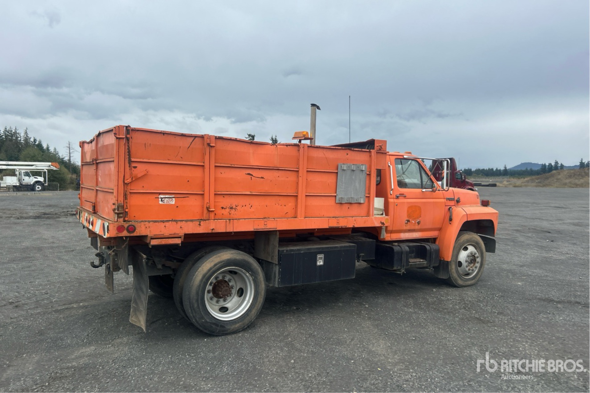 General Appearance with Picture, Right Rear Corner