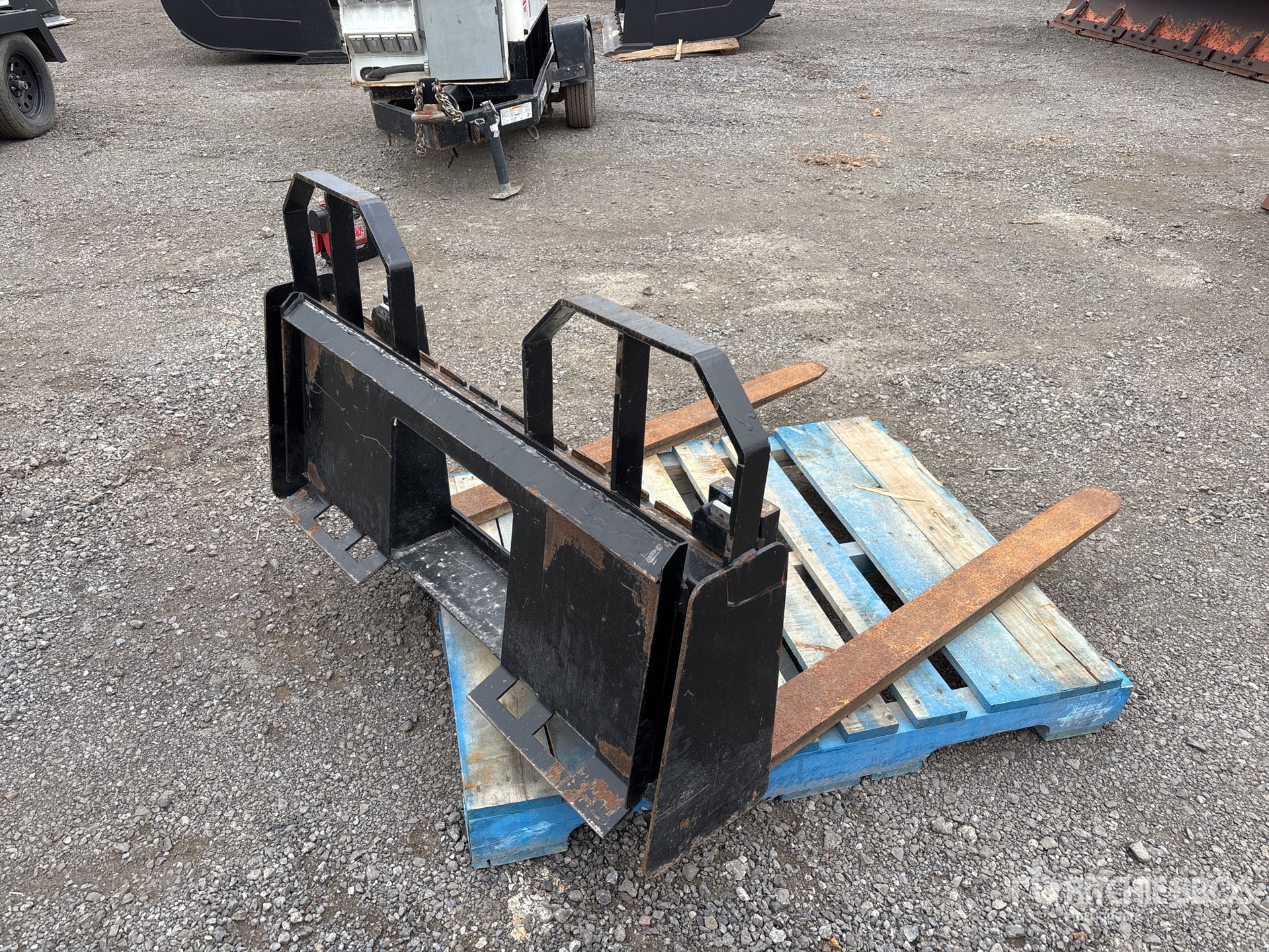 General Appearance with Picture, Right Rear Corner