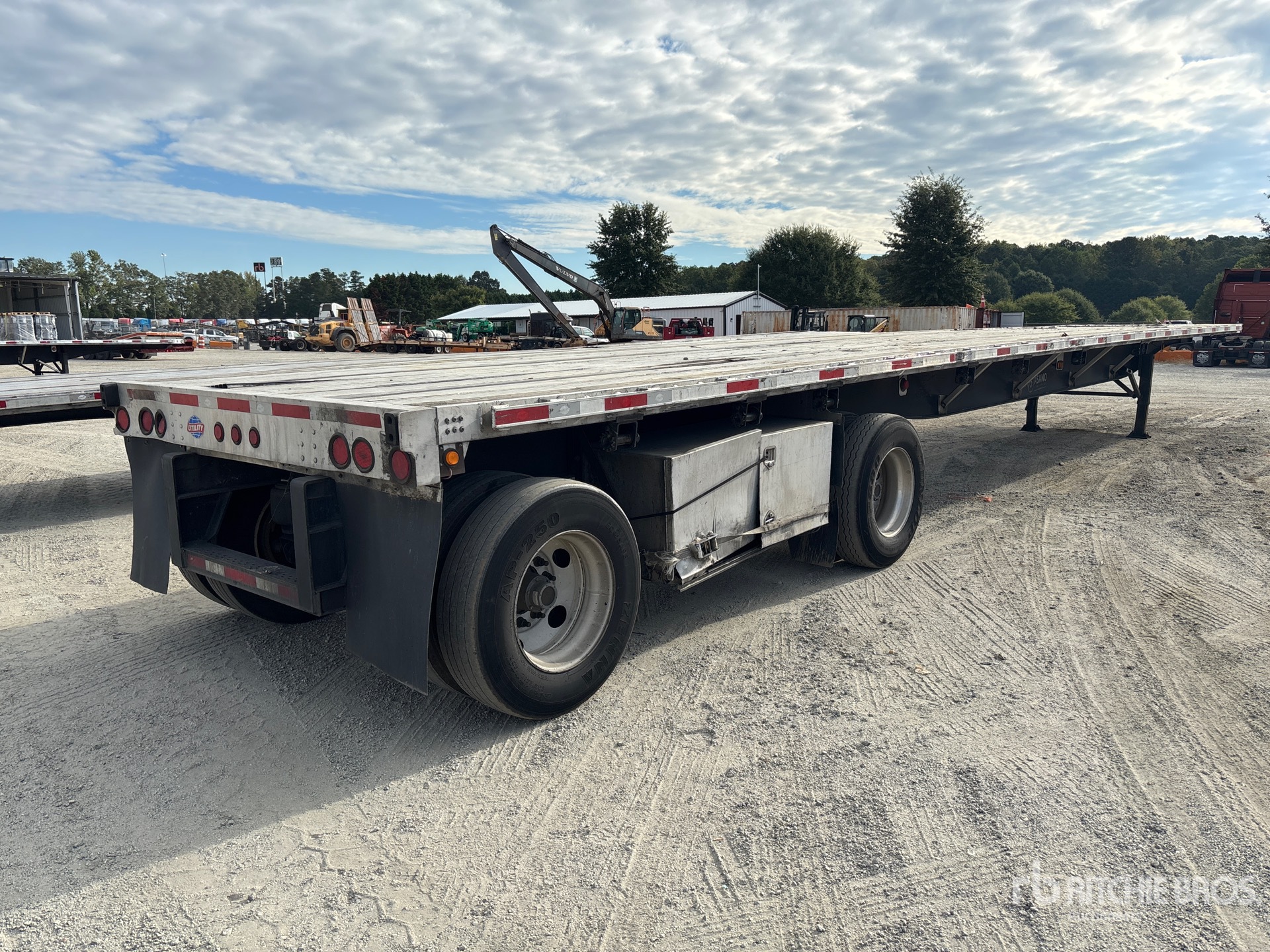 General Appearance with Foto, angolo posteriore sinistro