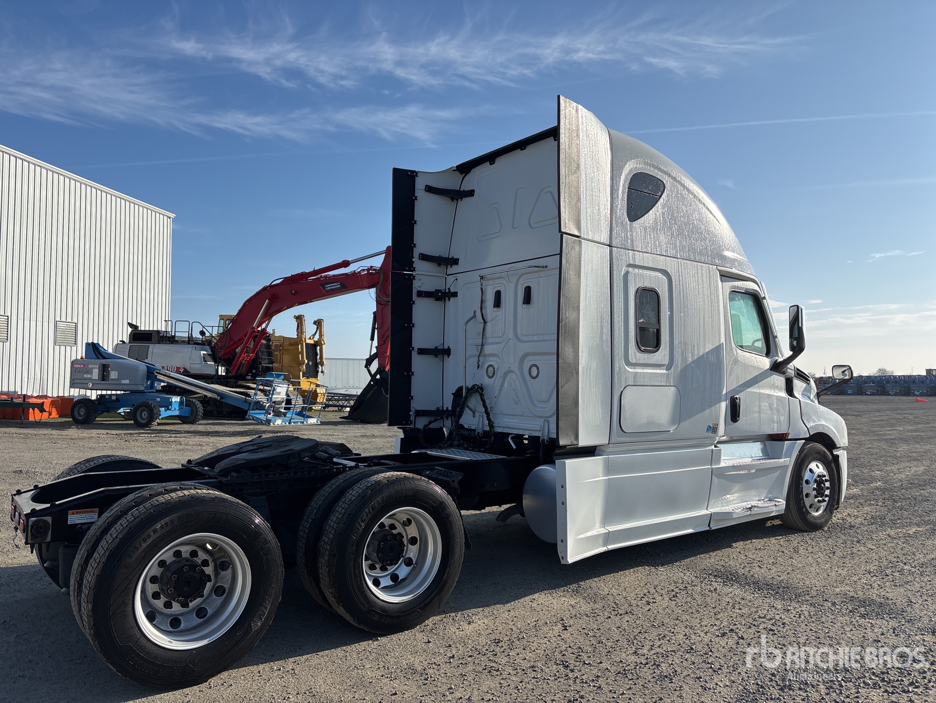 Aspect général with Image, coin arrière droit