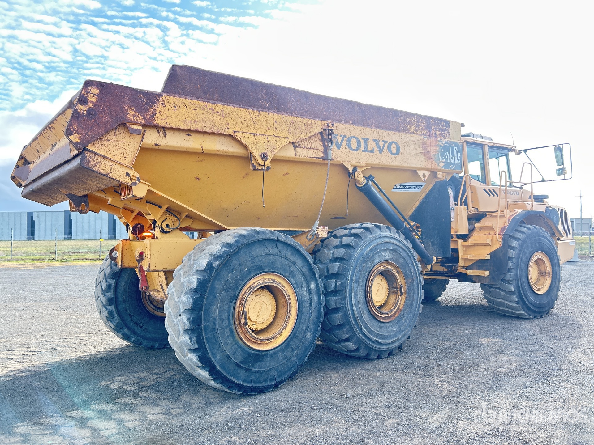 General Appearance with Picture, Right Rear Corner