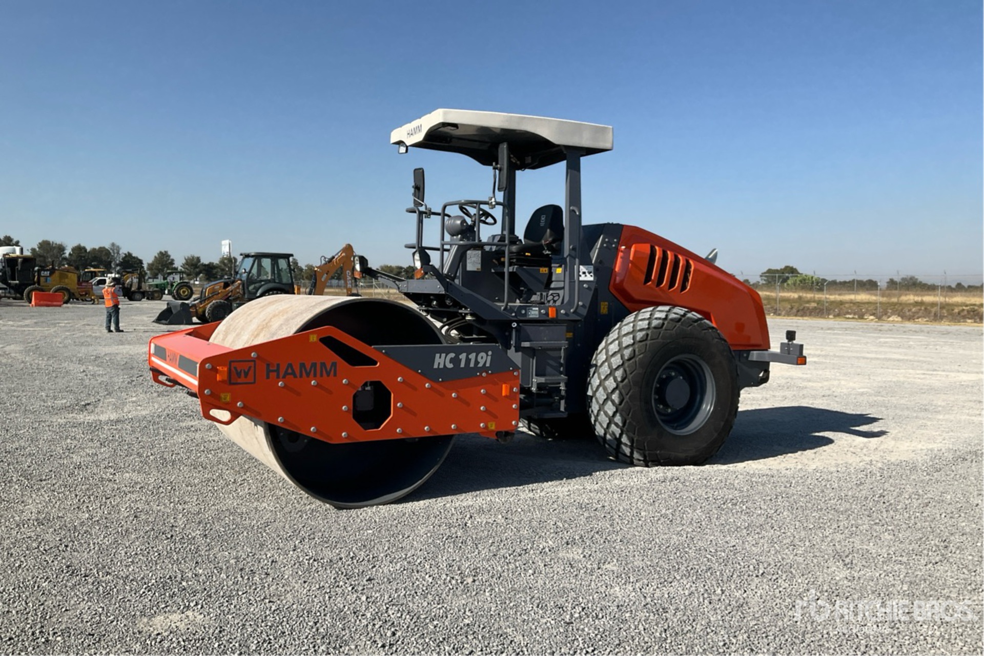 General Appearance with Bild, Ecke vorne links