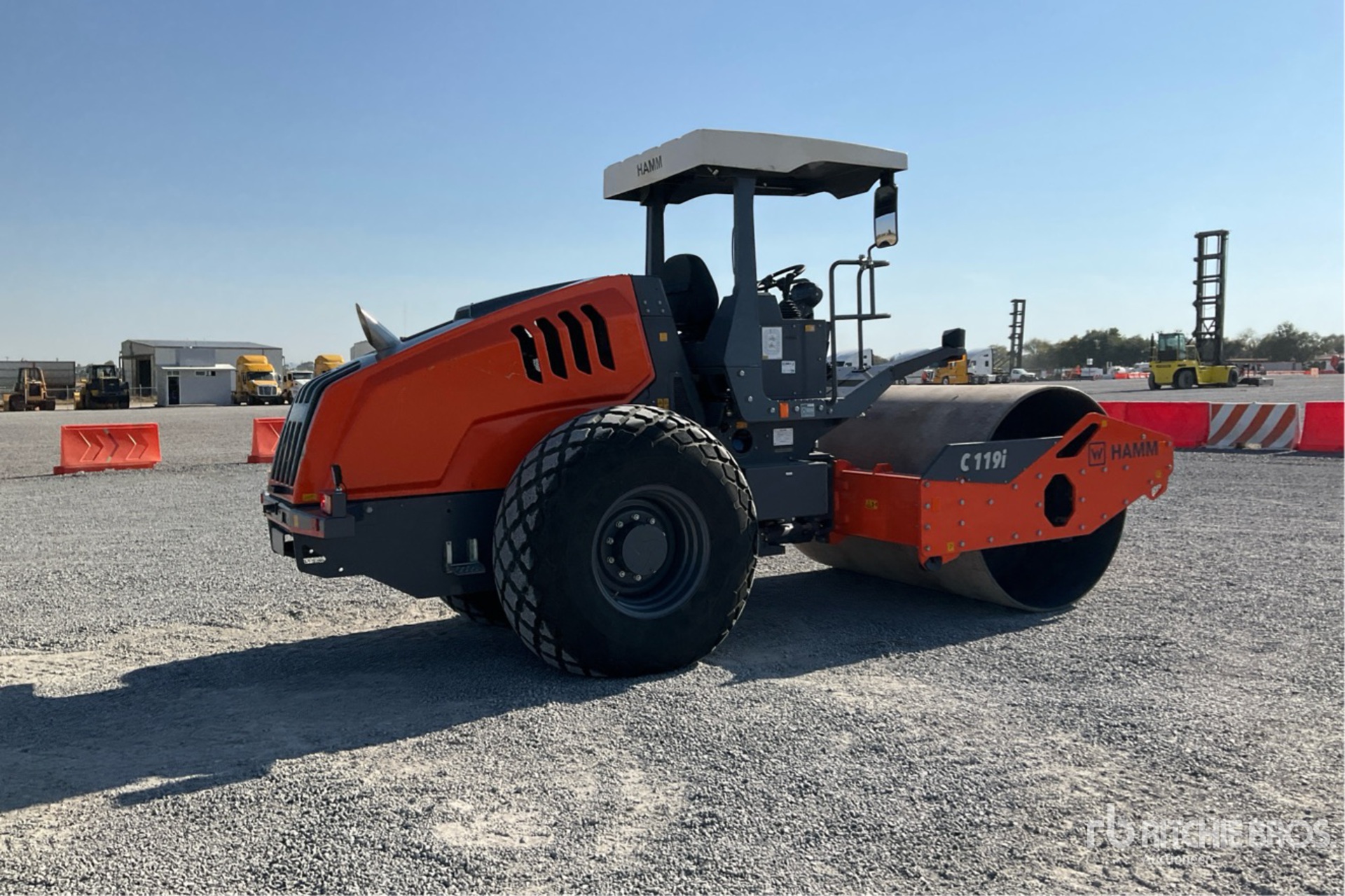 General Appearance with Bild, Ecke hinten rechts