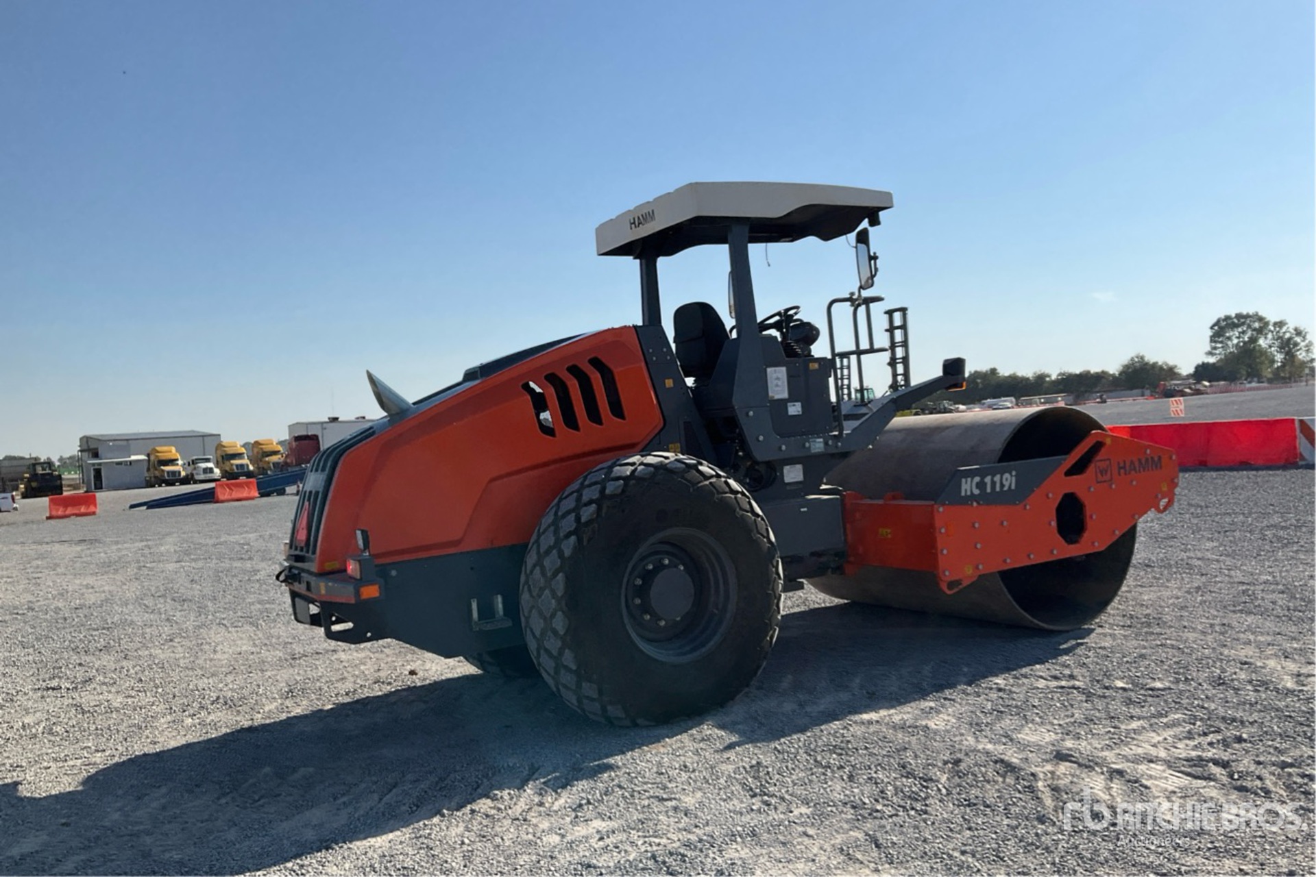 General Appearance with Bild, Ecke hinten rechts