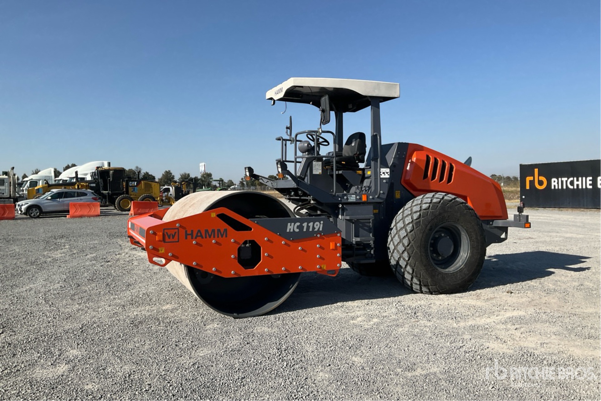 General Appearance with Bild, Ecke vorne links