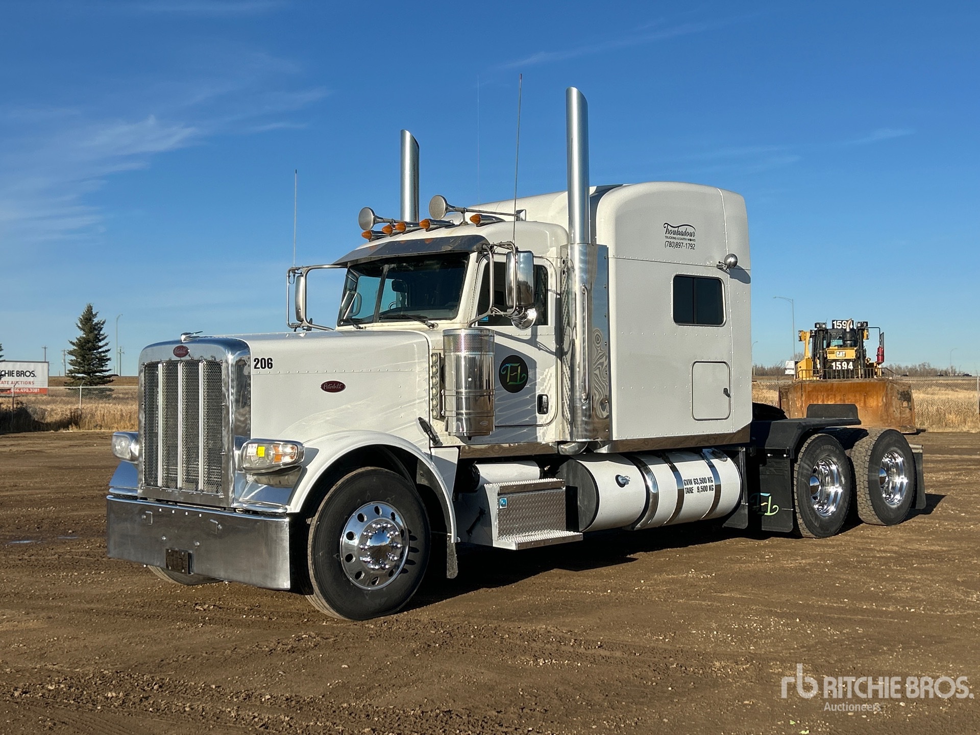 General Appearance with Picture, Left Front Corner