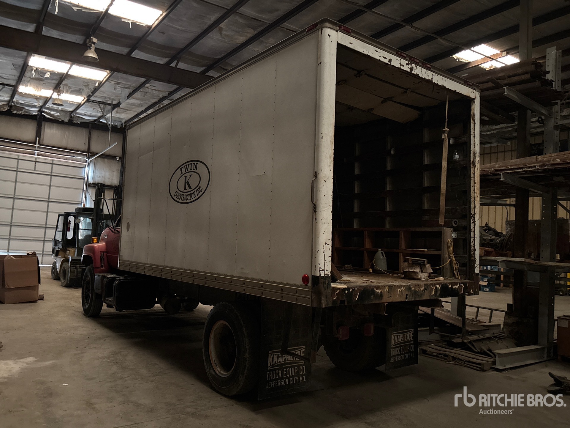 General Appearance with Foto, angolo posteriore sinistro