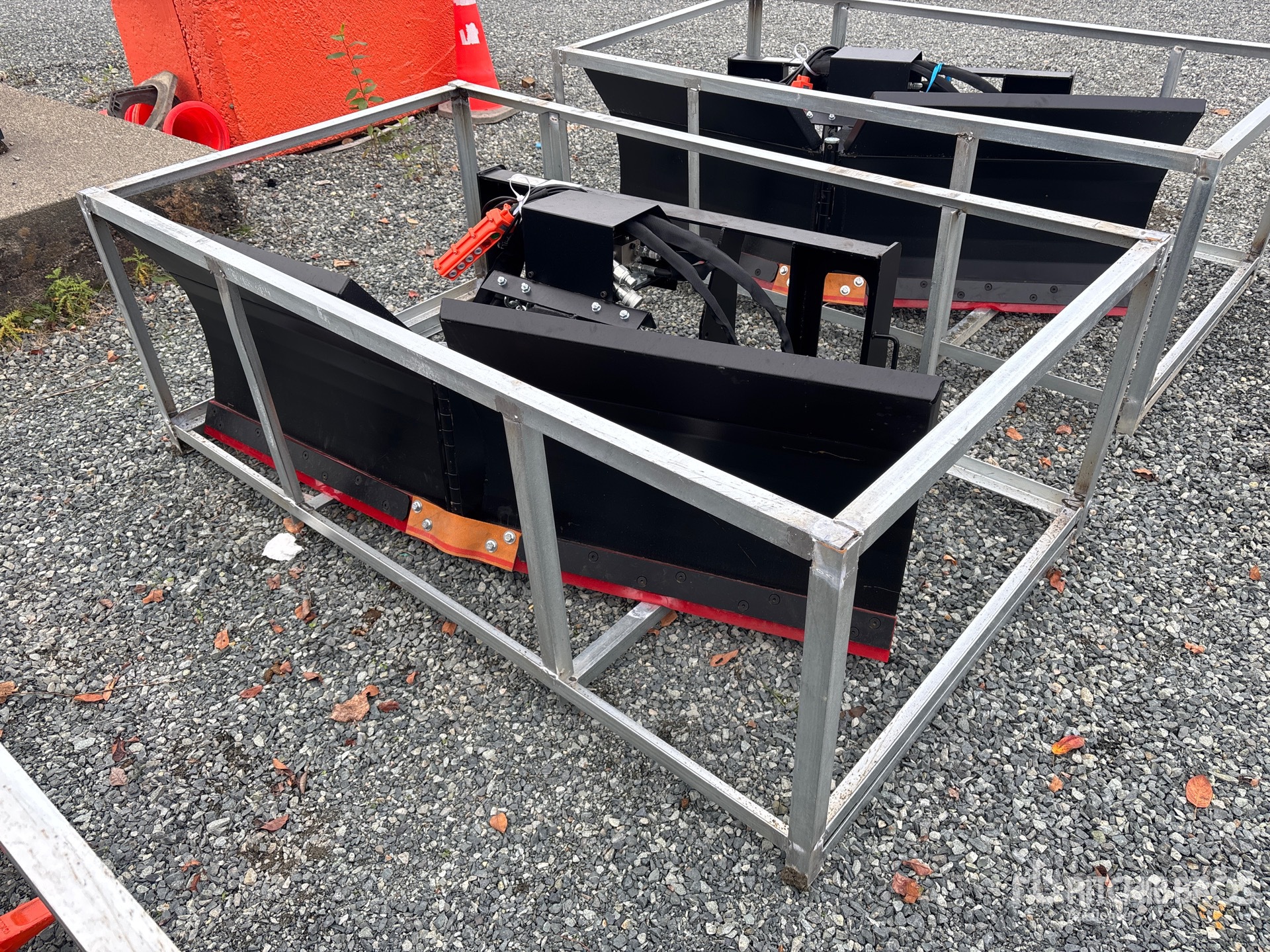 General Appearance with Bild, Ecke vorne links