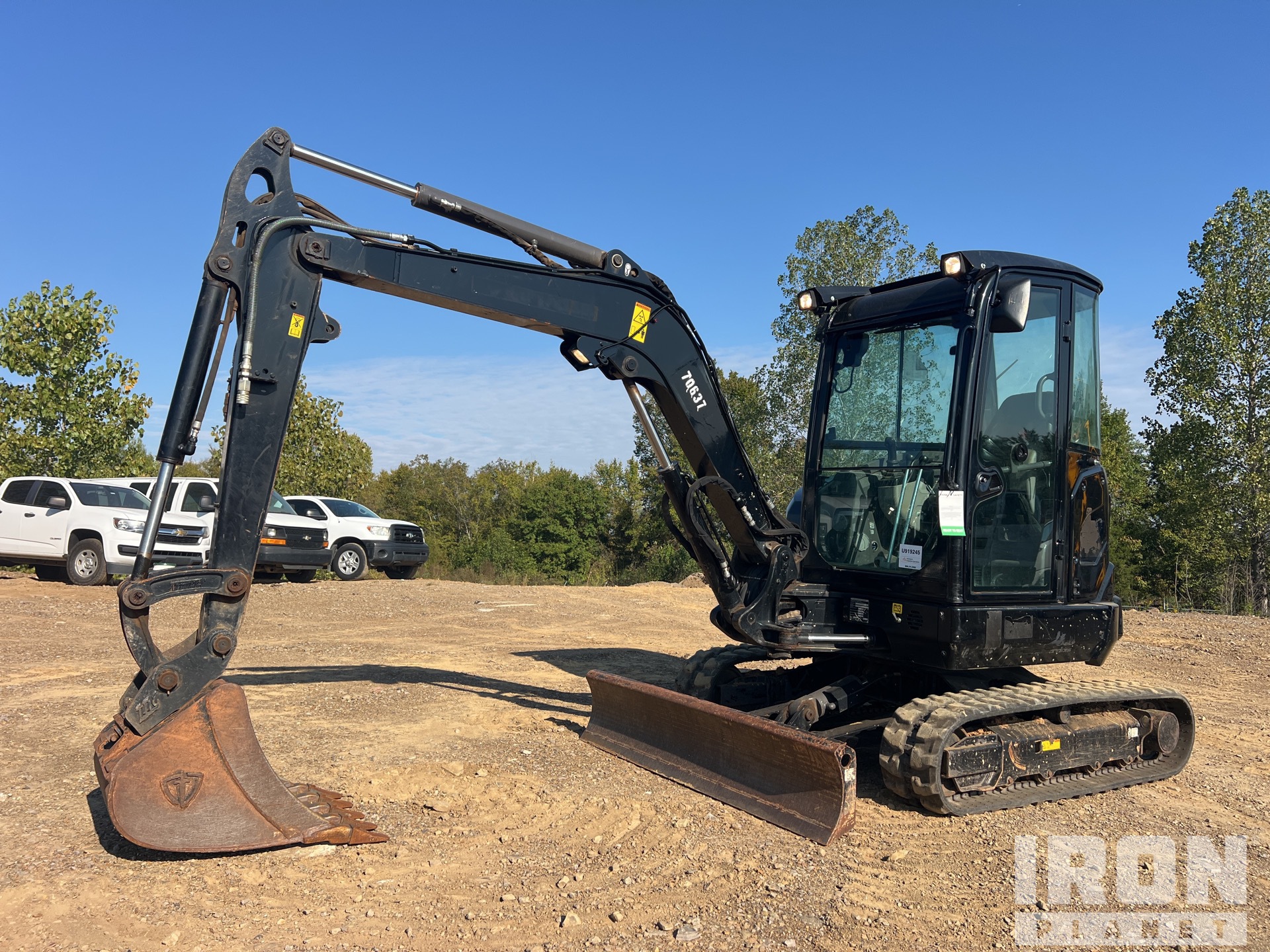 General Appearance with Picture, Left Front Corner