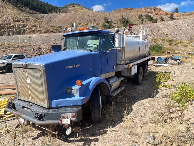 1997 Western Star 4964S Water Truck (Inoperable)