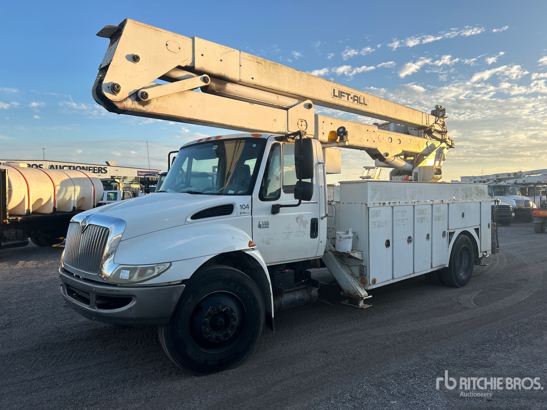 General Appearance with Picture, Left Front Corner