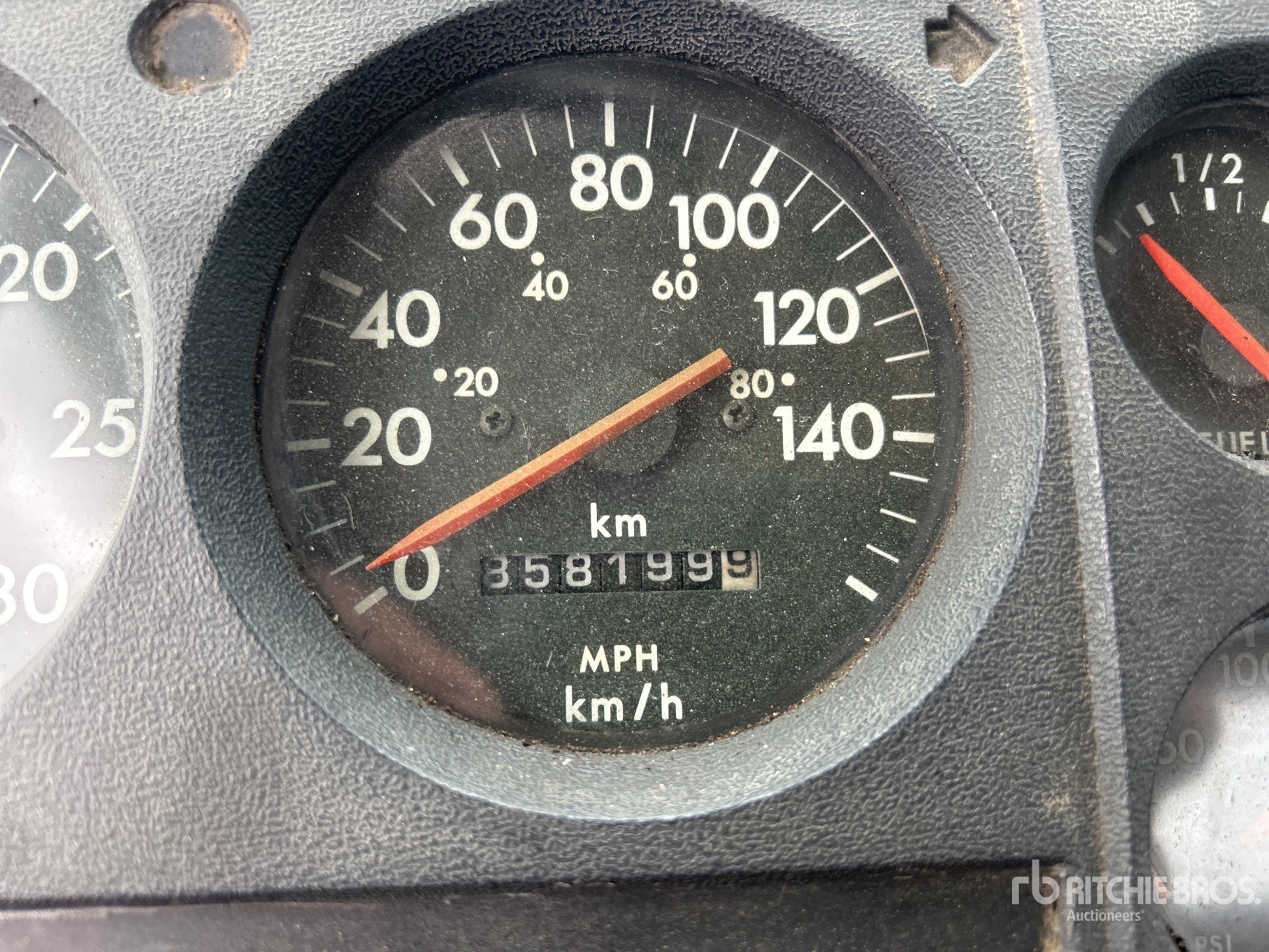General Appearance with Hour Meter / Odometer