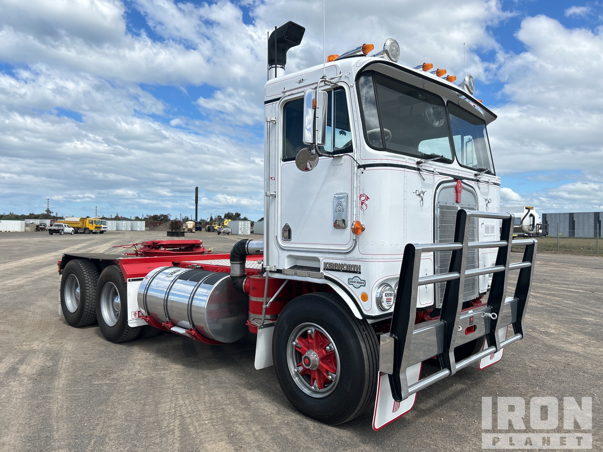 General Appearance with Foto, angolo anteriore sinistro