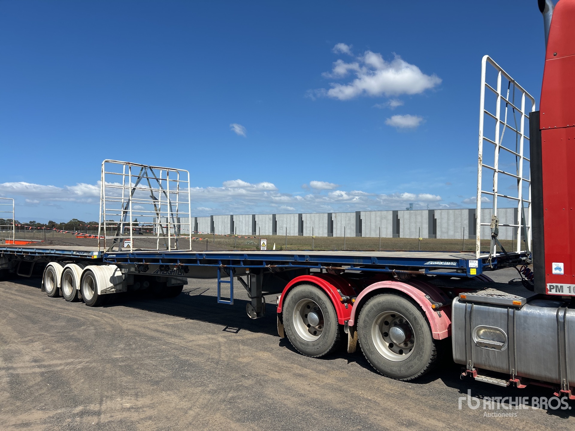 General Appearance with Bild, Ecke vorne links