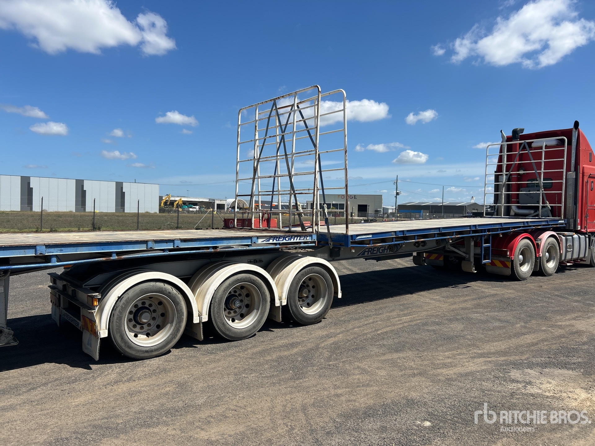 General Appearance with Bild, Ecke hinten links