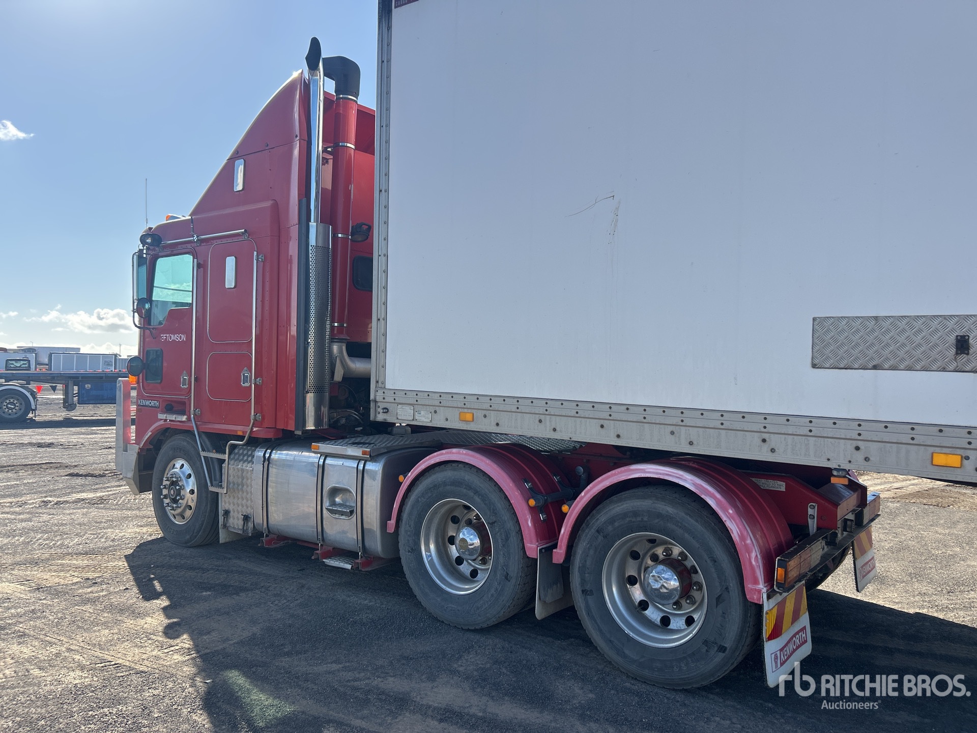 General Appearance with Imagen: esquina trasera derecha