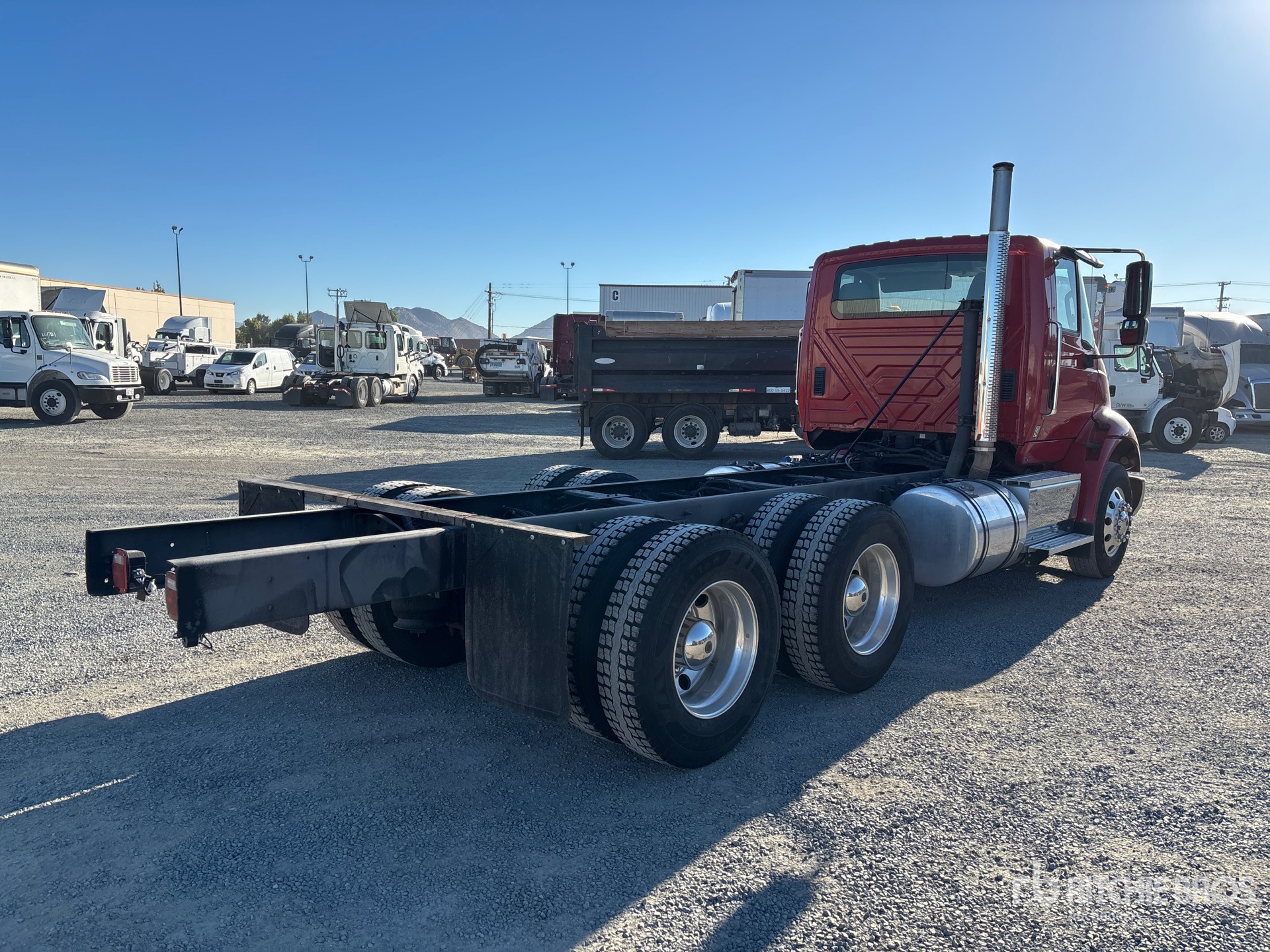 Aspect général with Image, coin arrière droit