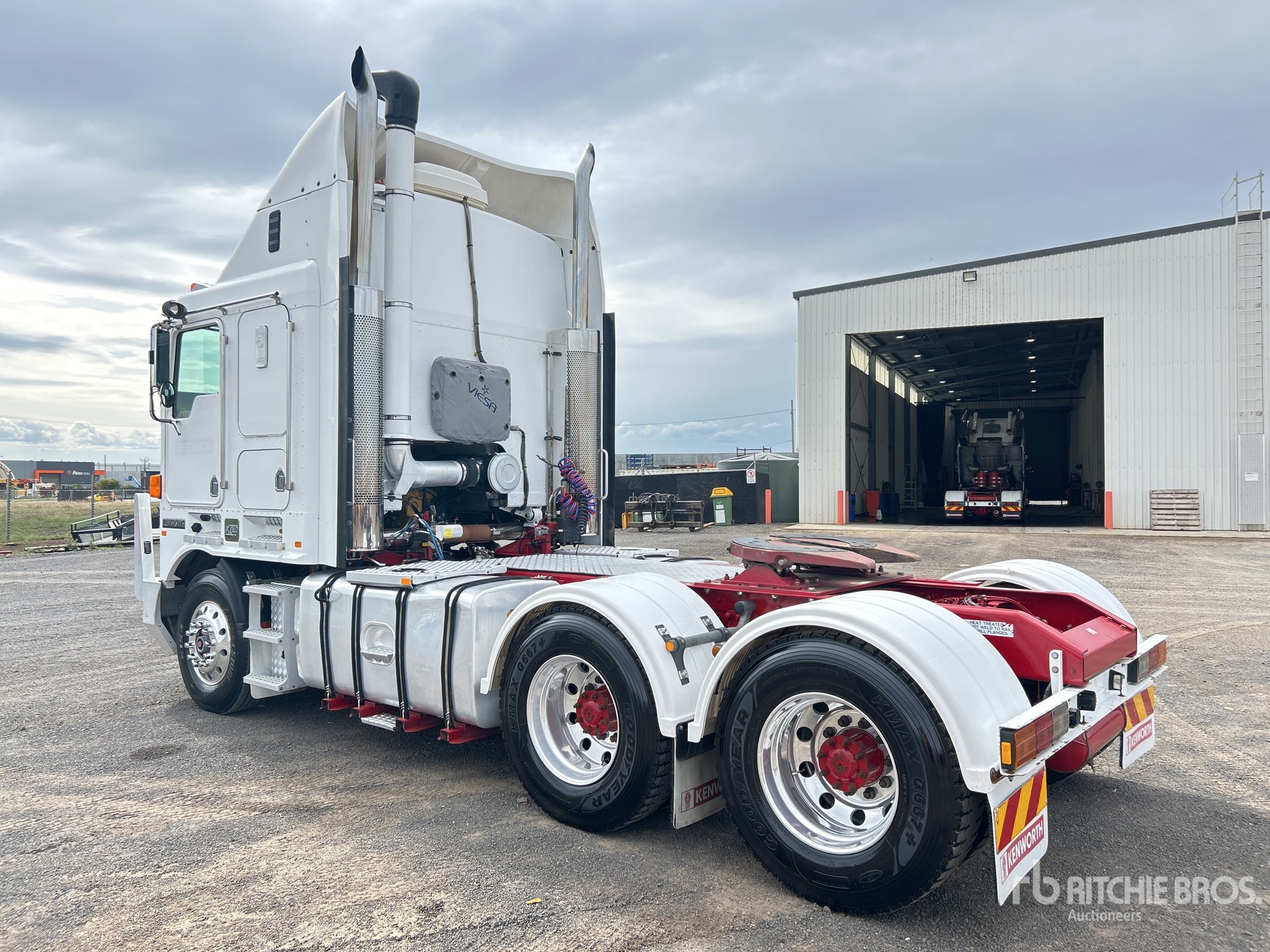 General Appearance with Foto, angolo anteriore sinistro