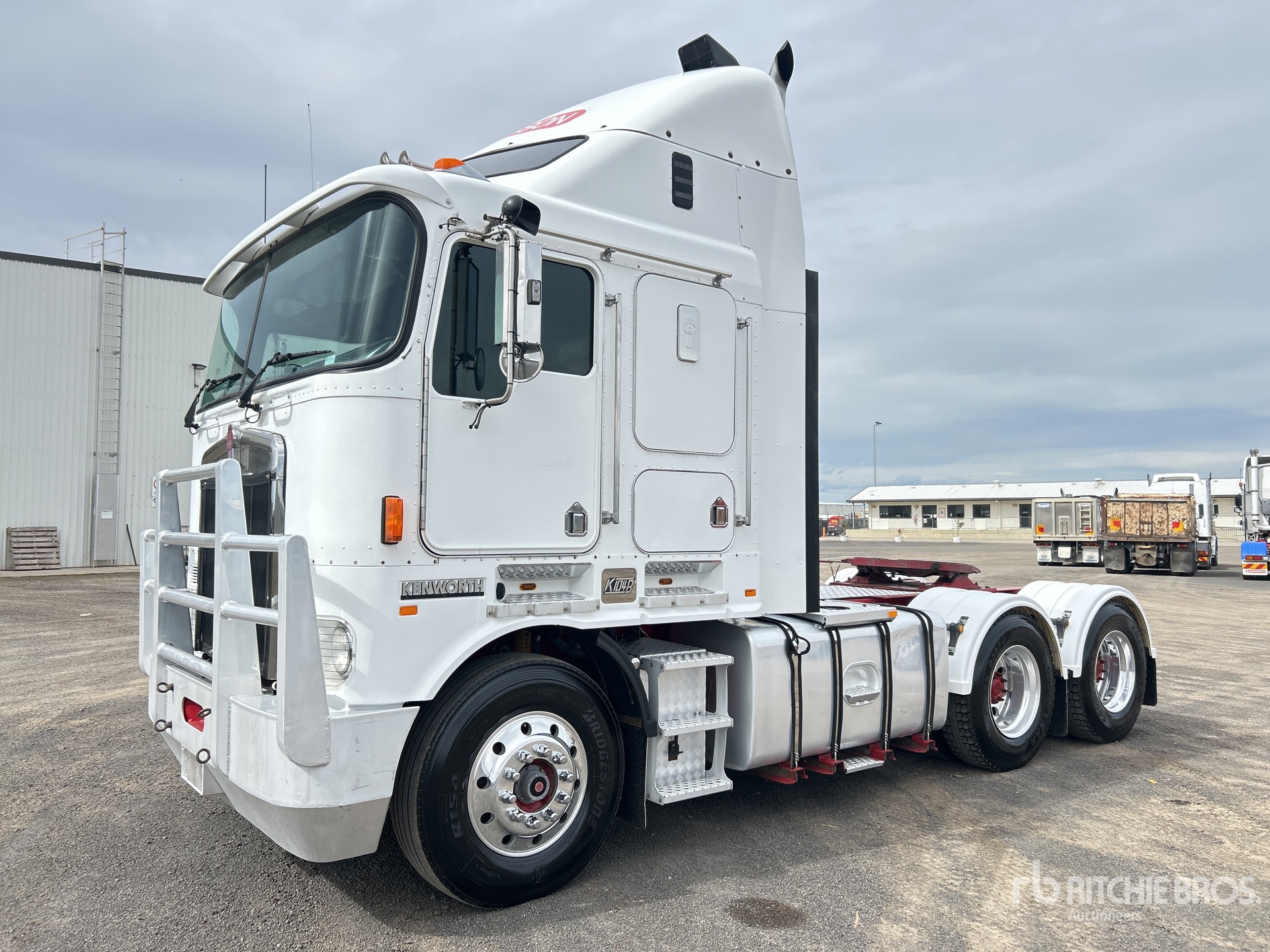 General Appearance with Foto, angolo anteriore destro