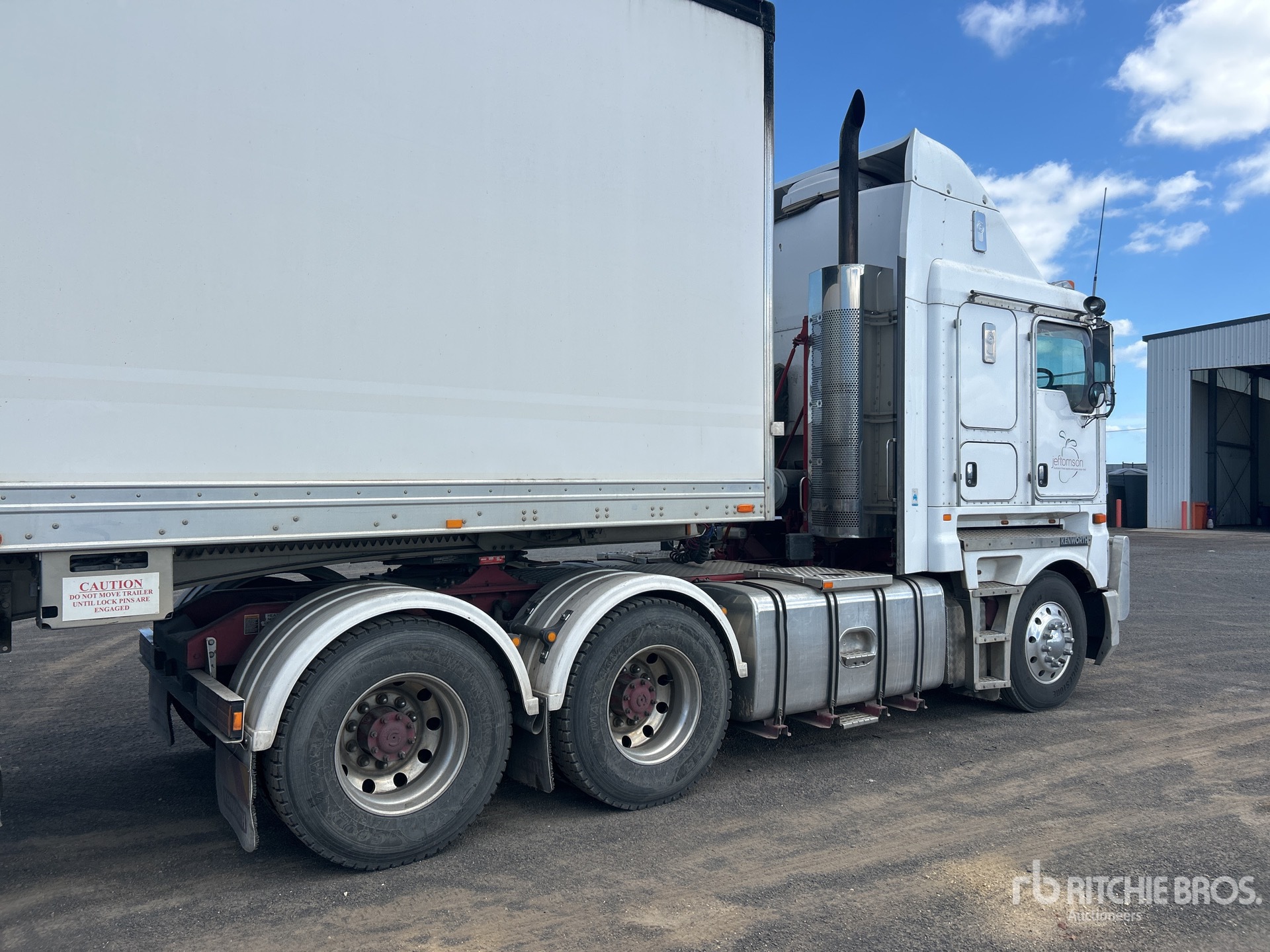 Aspect général with Image, coin arrière gauche