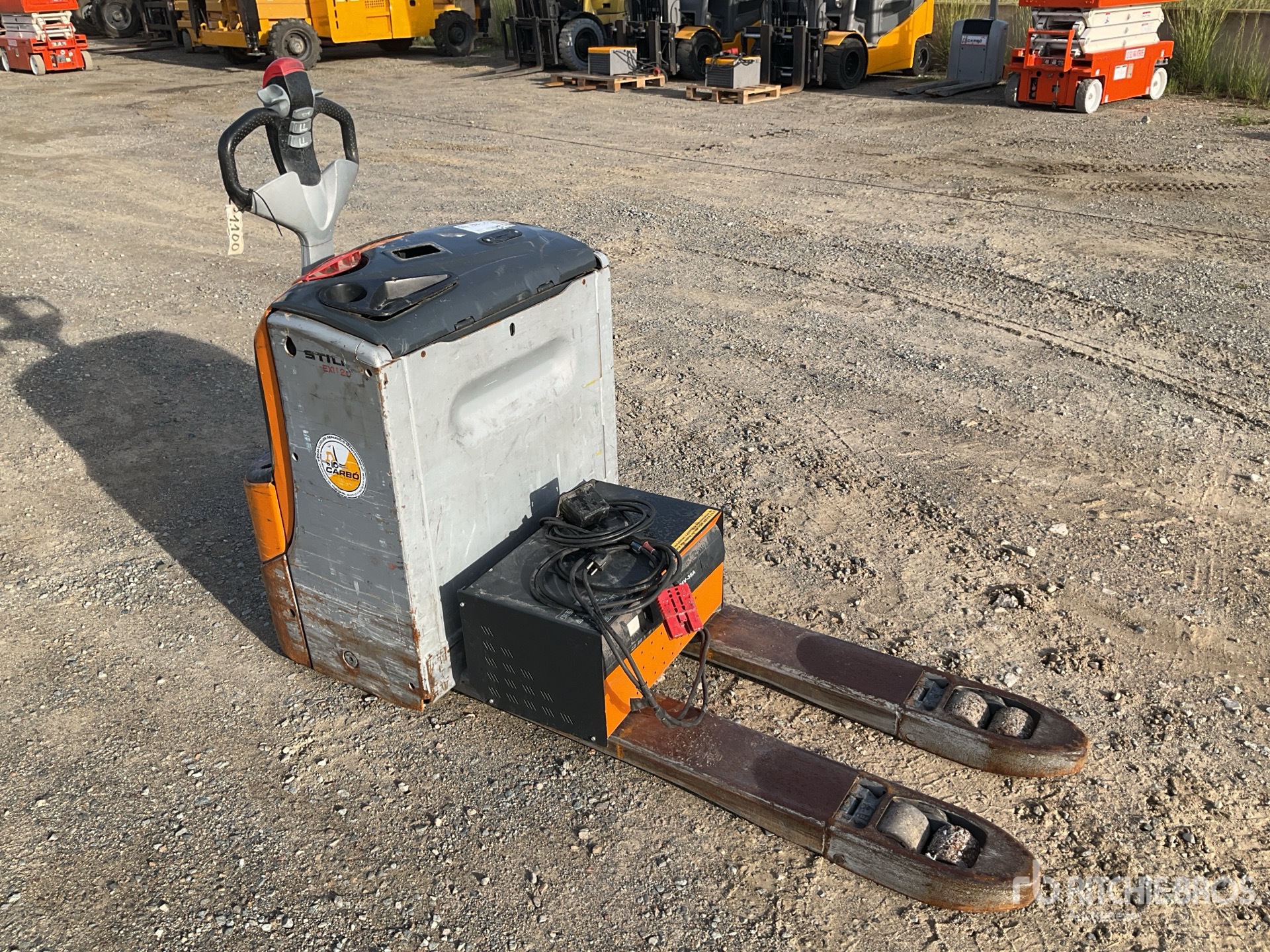 Aspect général with Image, coin avant droit