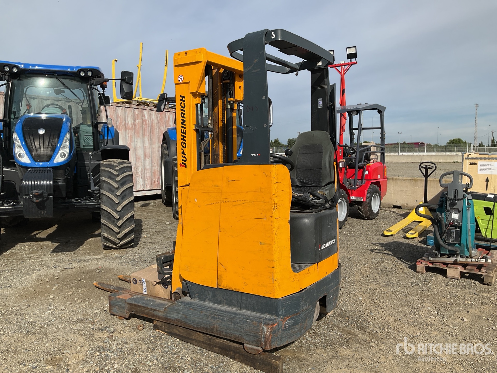 General Appearance with Picture, Right Front Corner