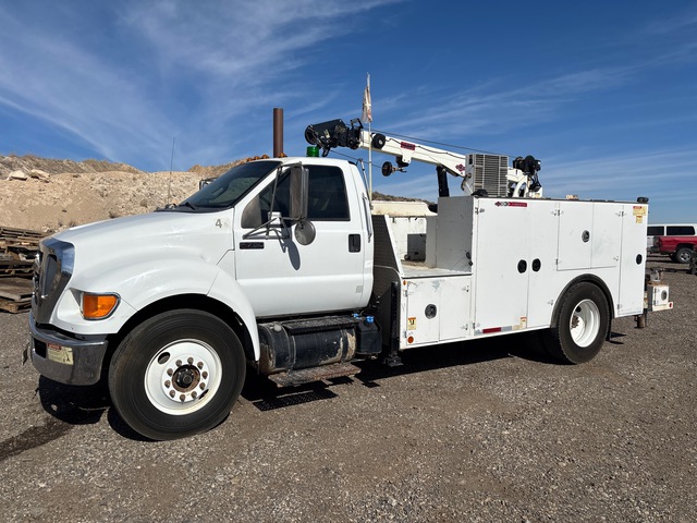 2013 Ford F-750 XLT 4x2 Service Truck