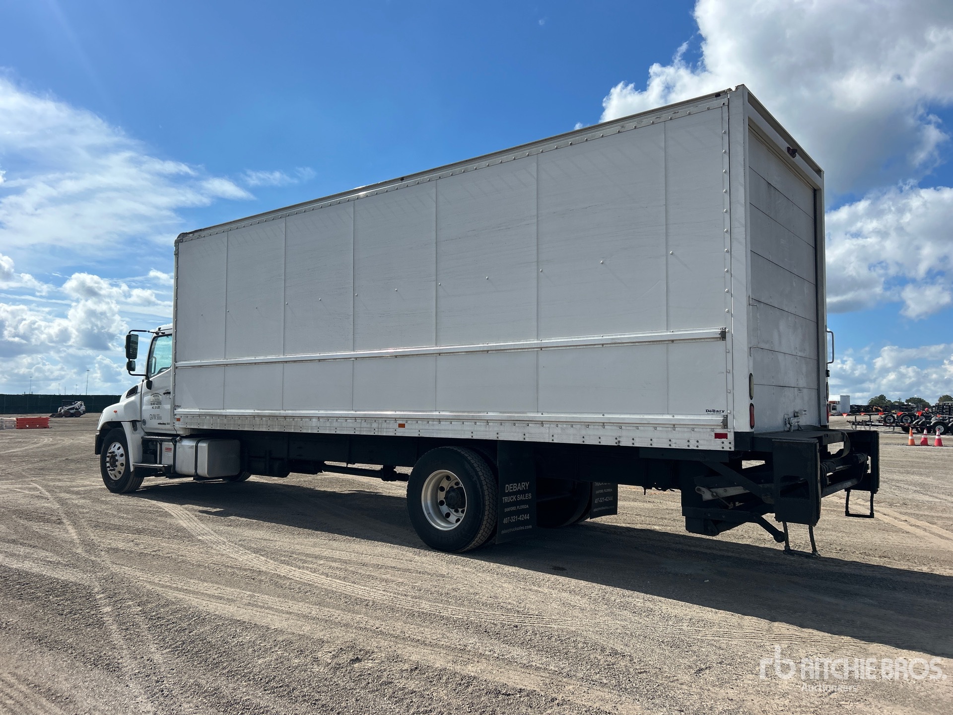 General Appearance with Bild, Ecke hinten links