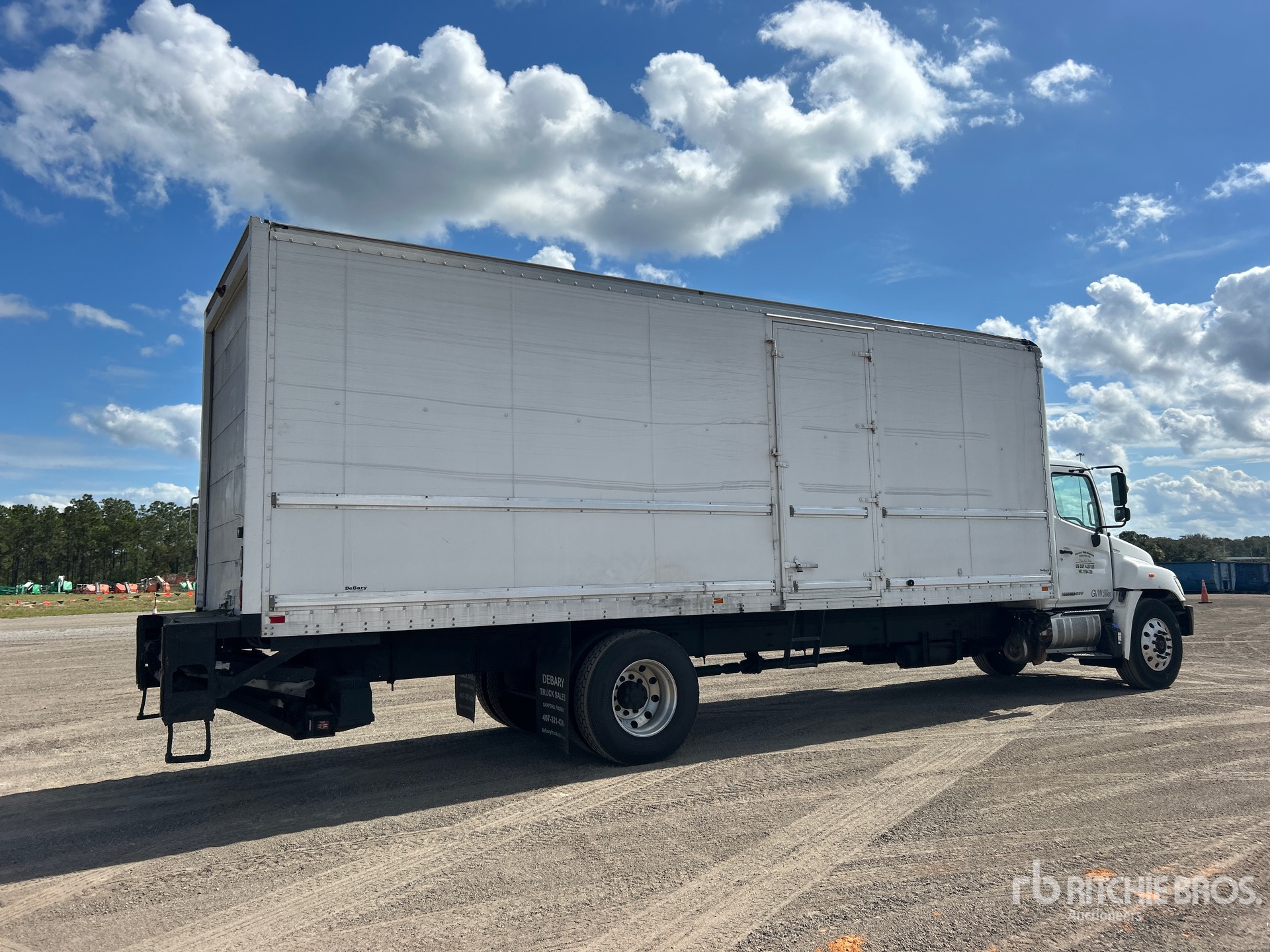 General Appearance with Bild, Ecke hinten rechts