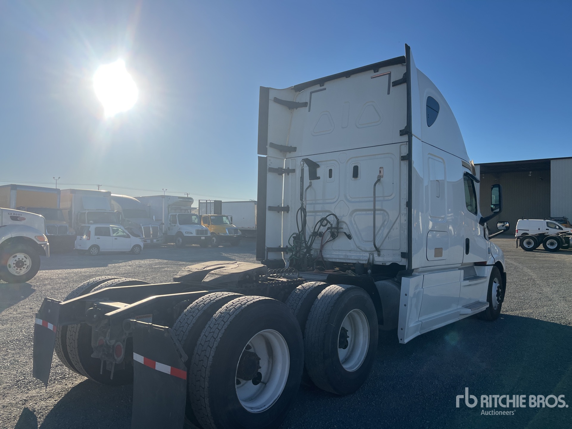 General Appearance with Foto, angolo anteriore sinistro