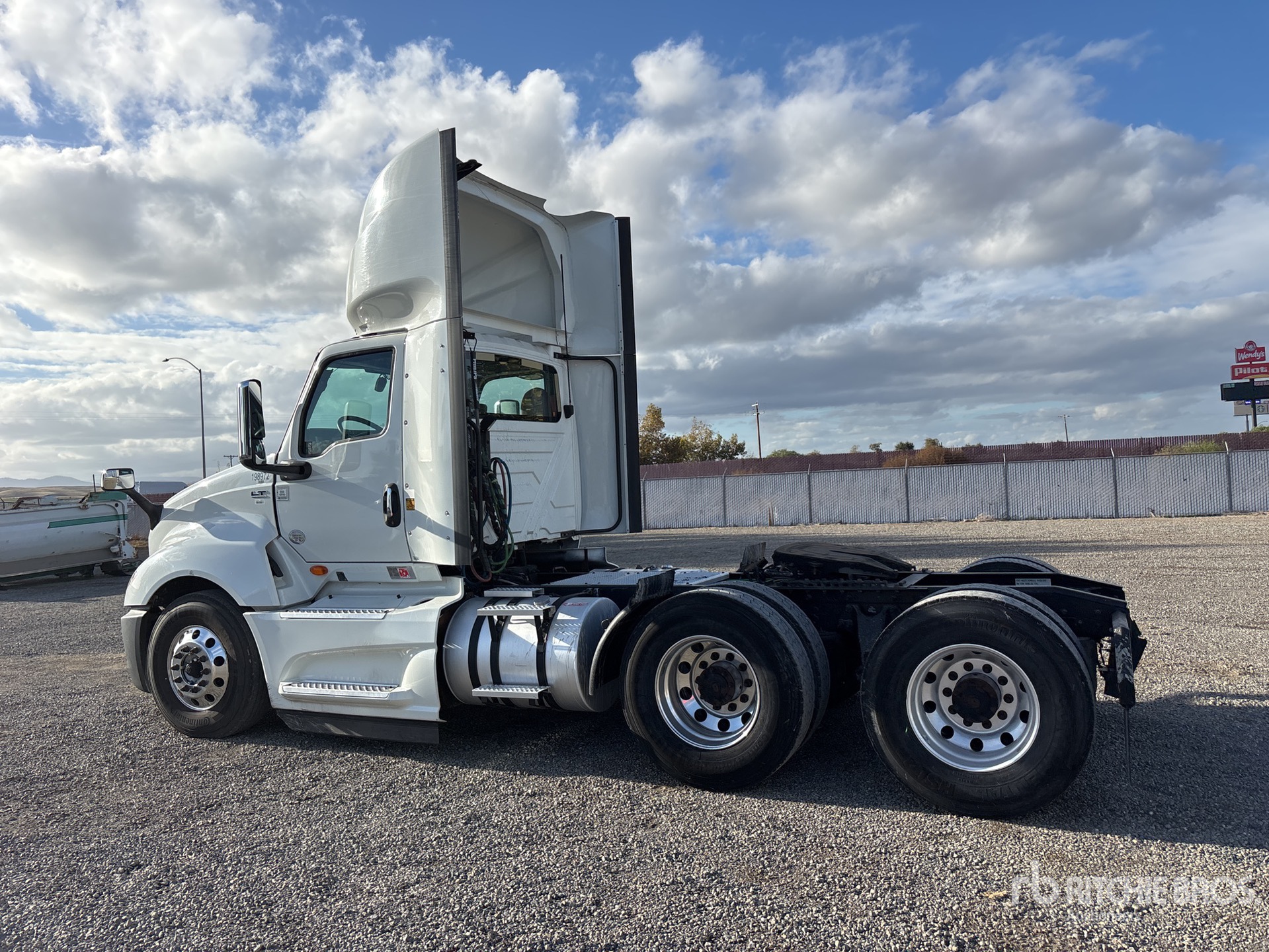 General Appearance with Bild, Ecke hinten links