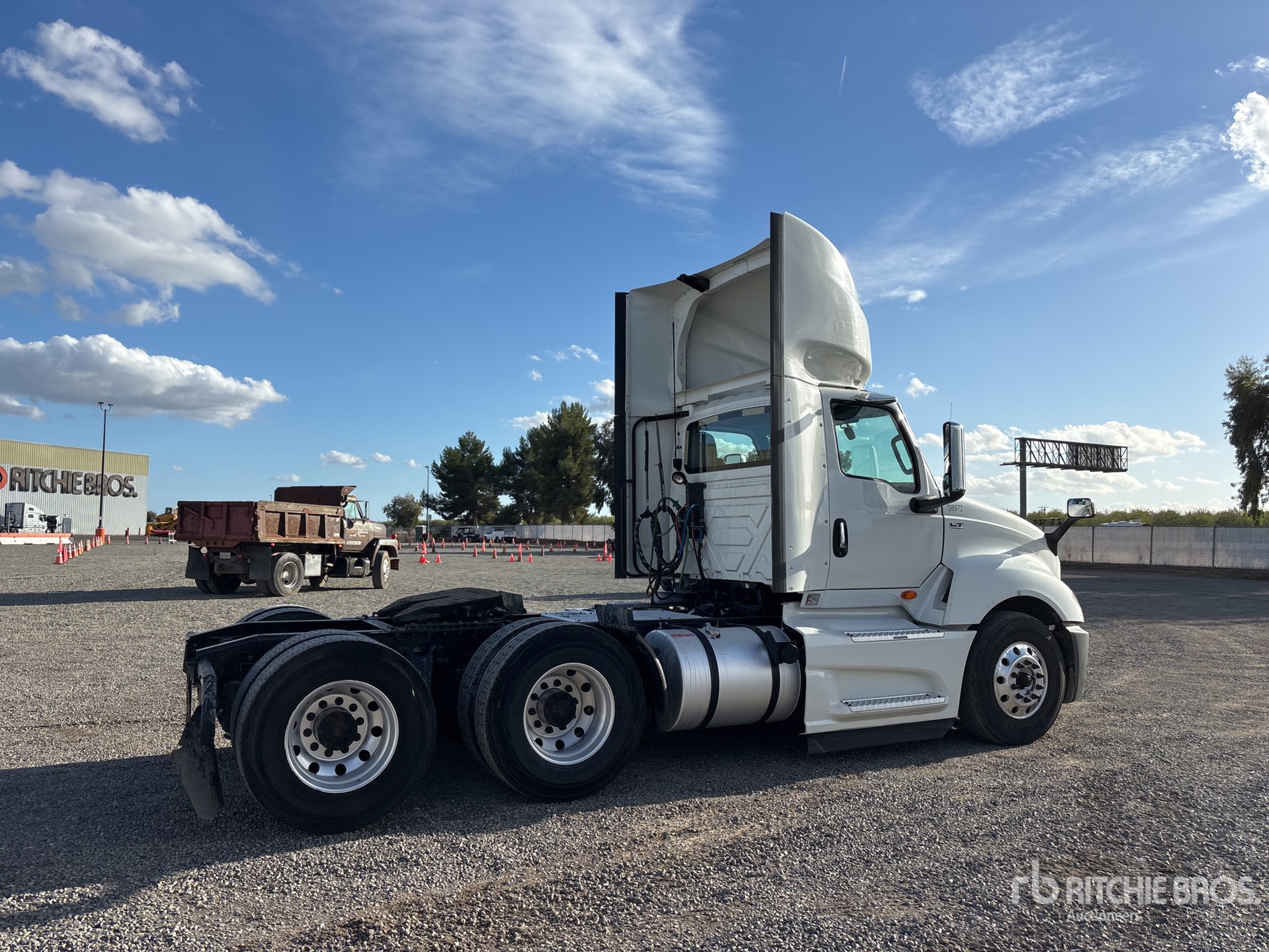 General Appearance with Bild, Ecke hinten rechts