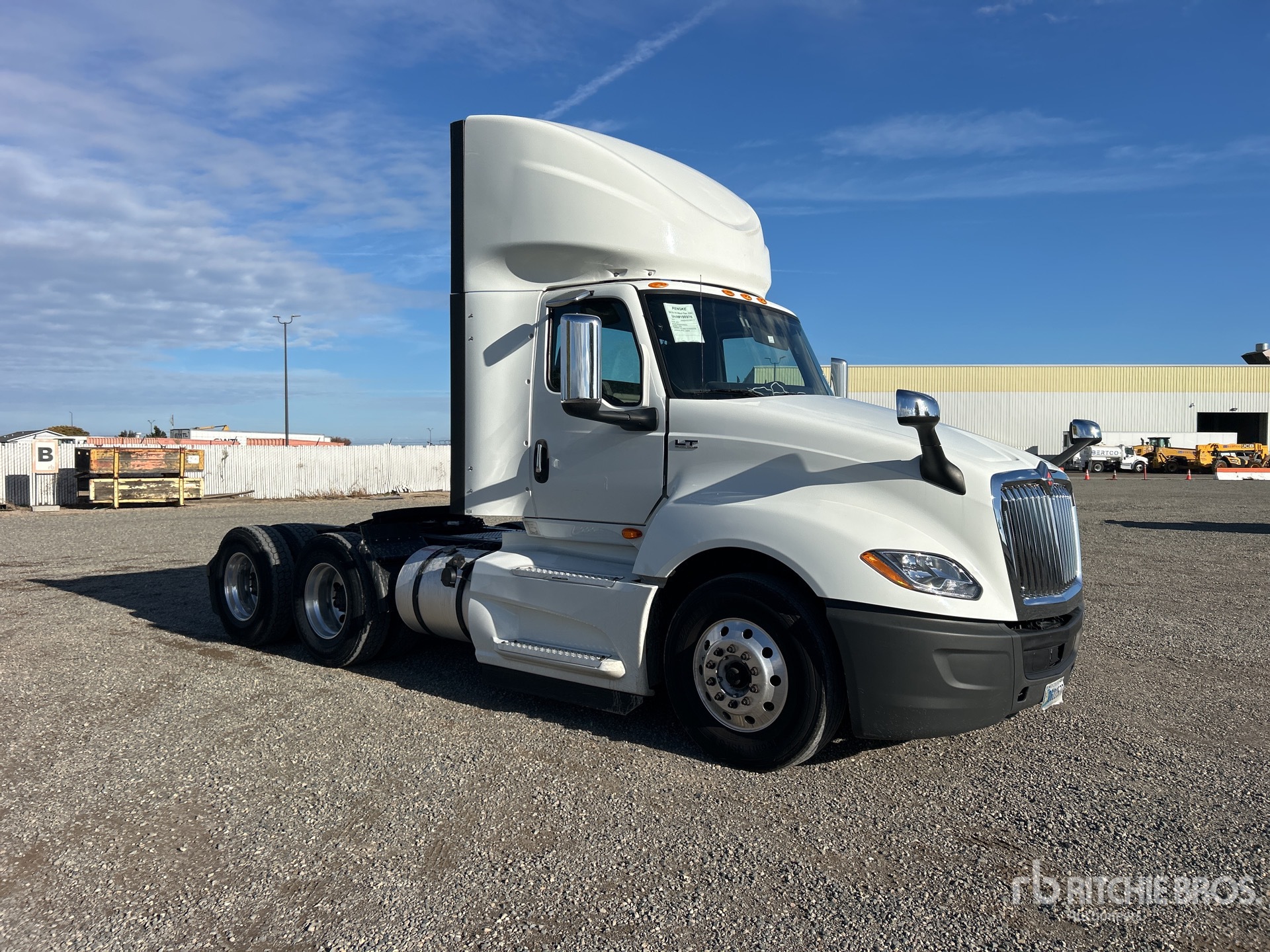 General Appearance with Bild, Ecke vorne rechts