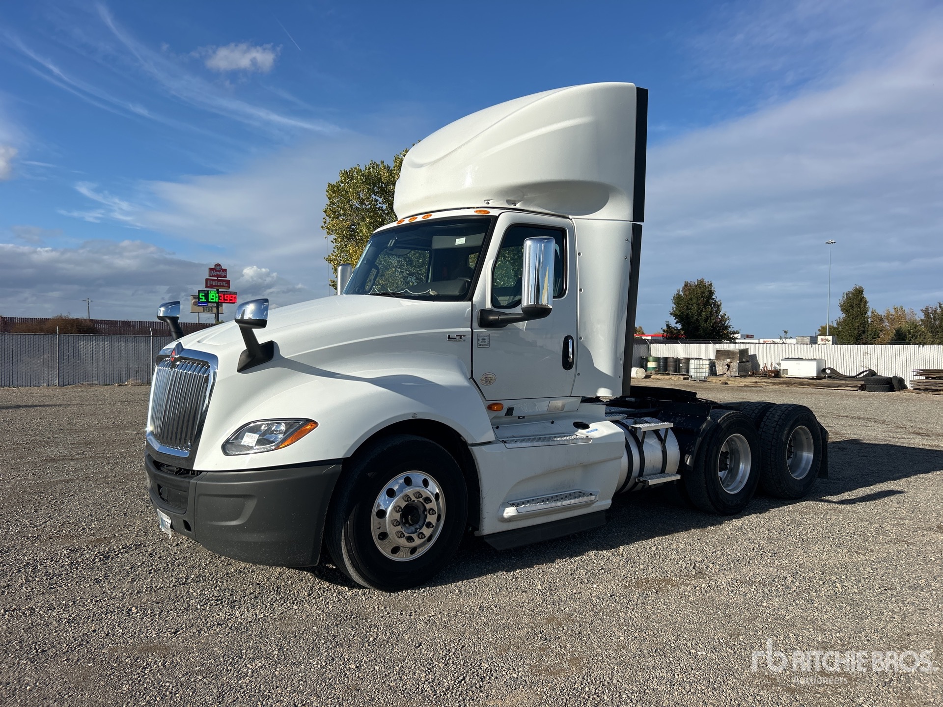 General Appearance with Bild, Ecke vorne links