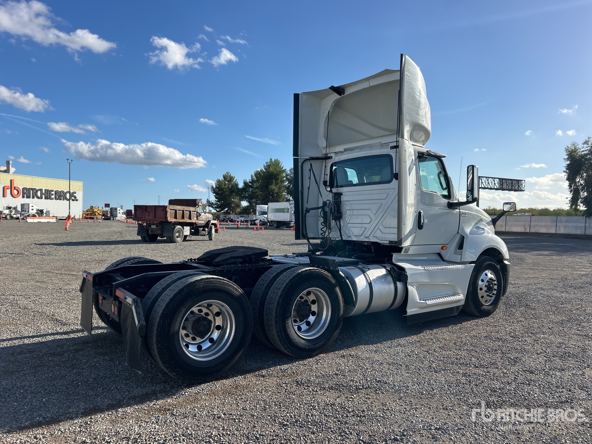 General Appearance with Bild, Ecke hinten rechts