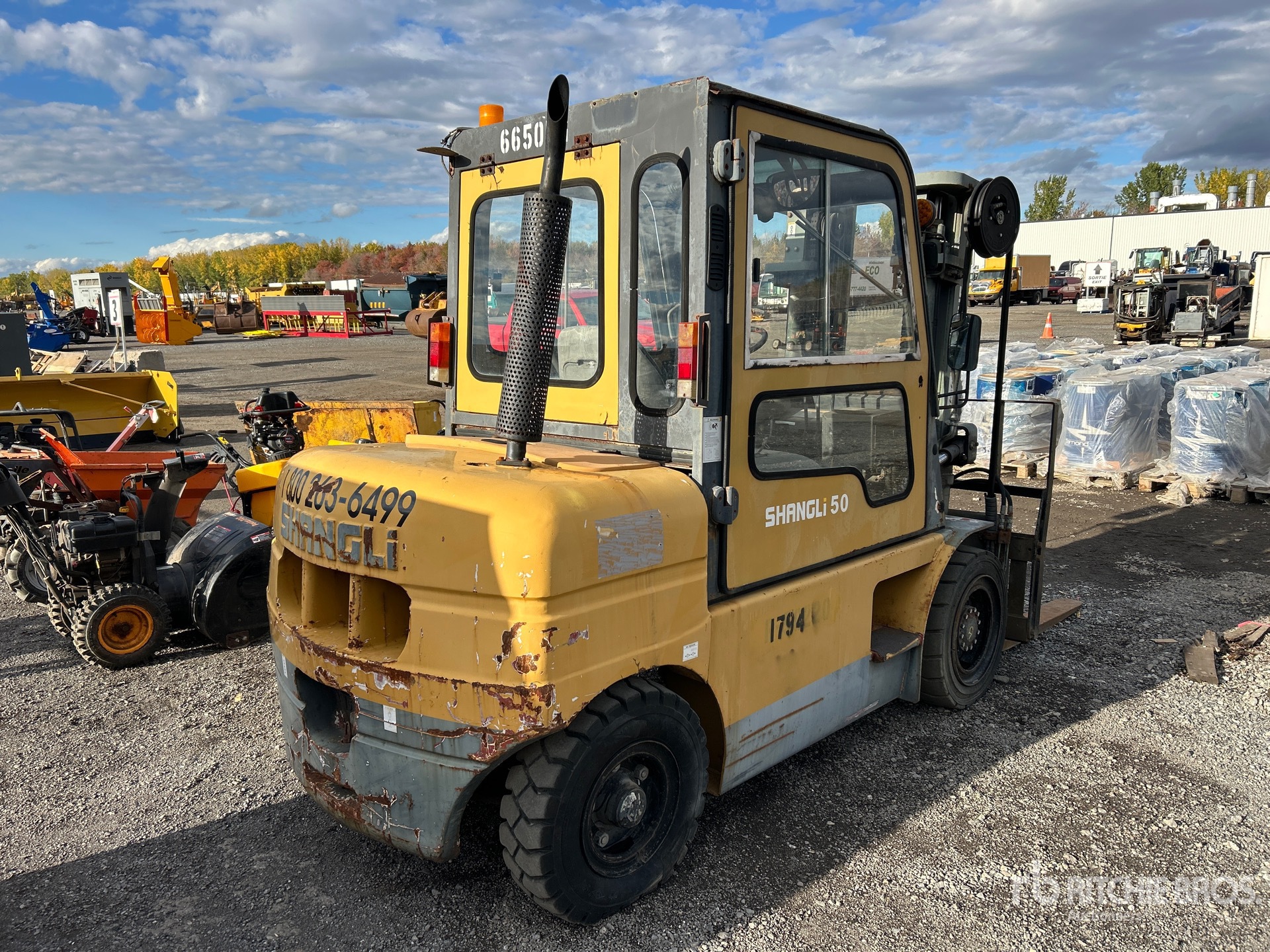 General Appearance with Picture, Right Rear Corner