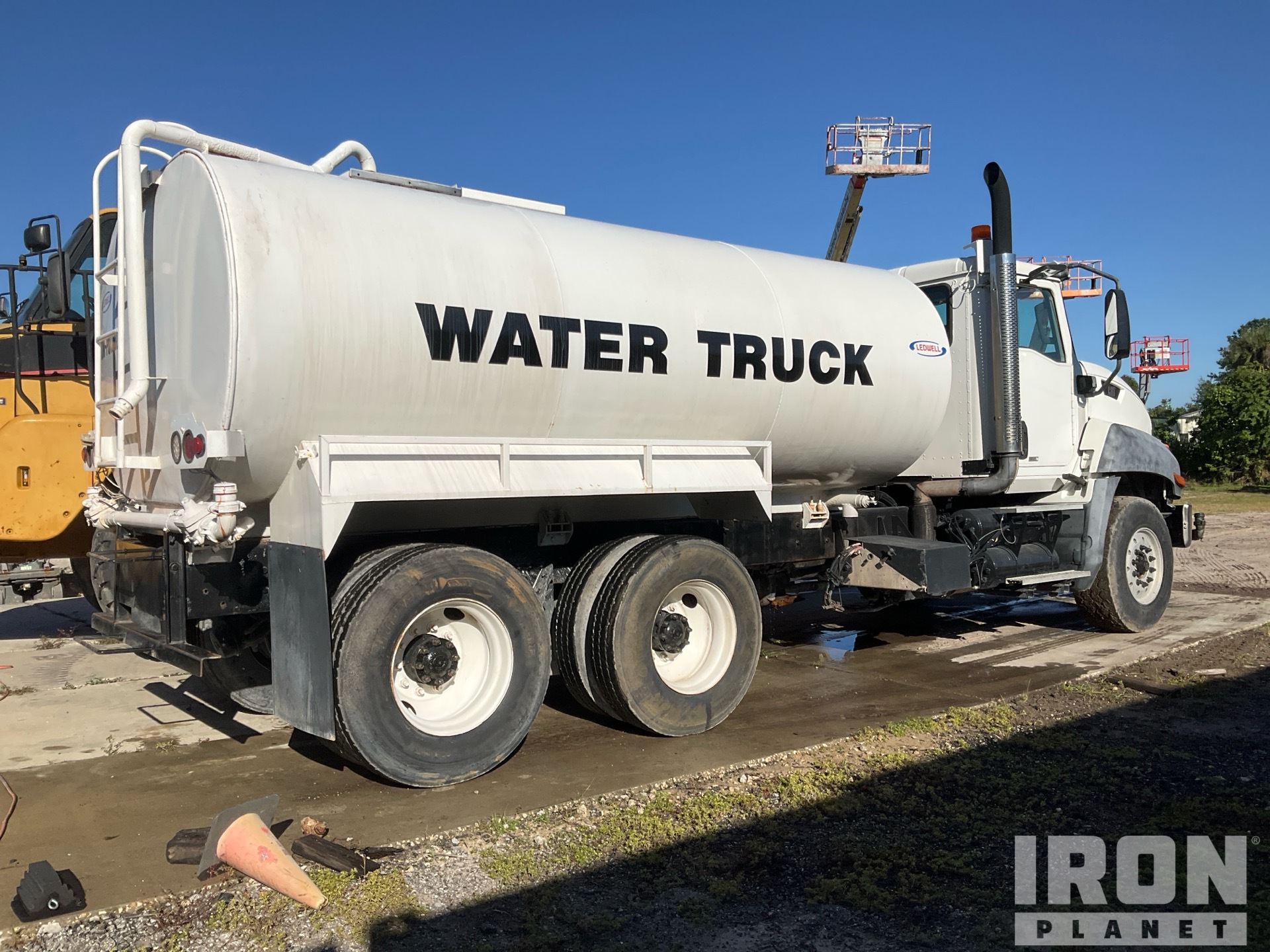 General Appearance with Image, coin arrière droit