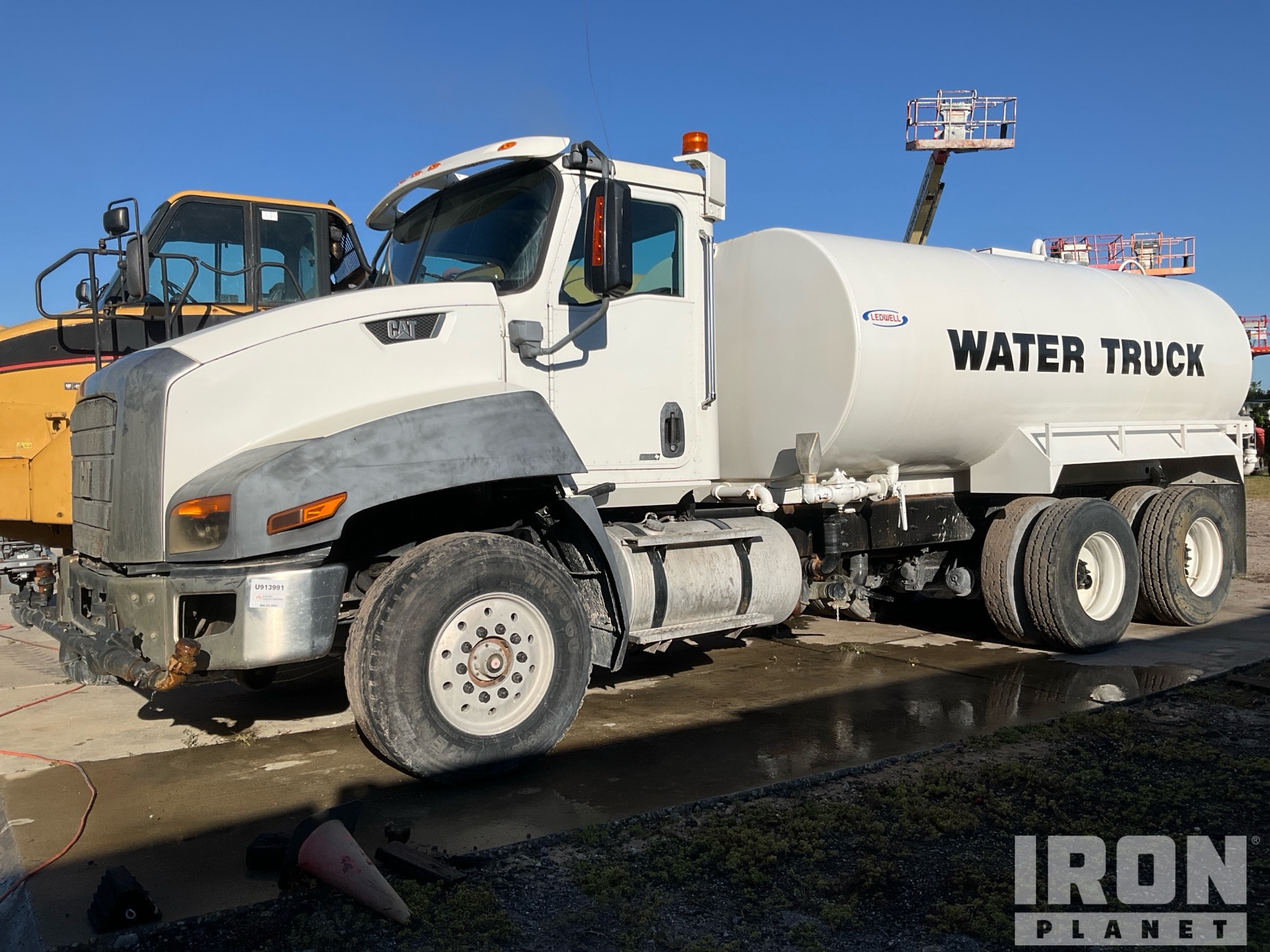 General Appearance with Image, coin avant gauche