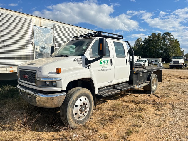 2005 GMC C5500 4x4 Crew Cab Flatbed Truck w/ Bale Handler