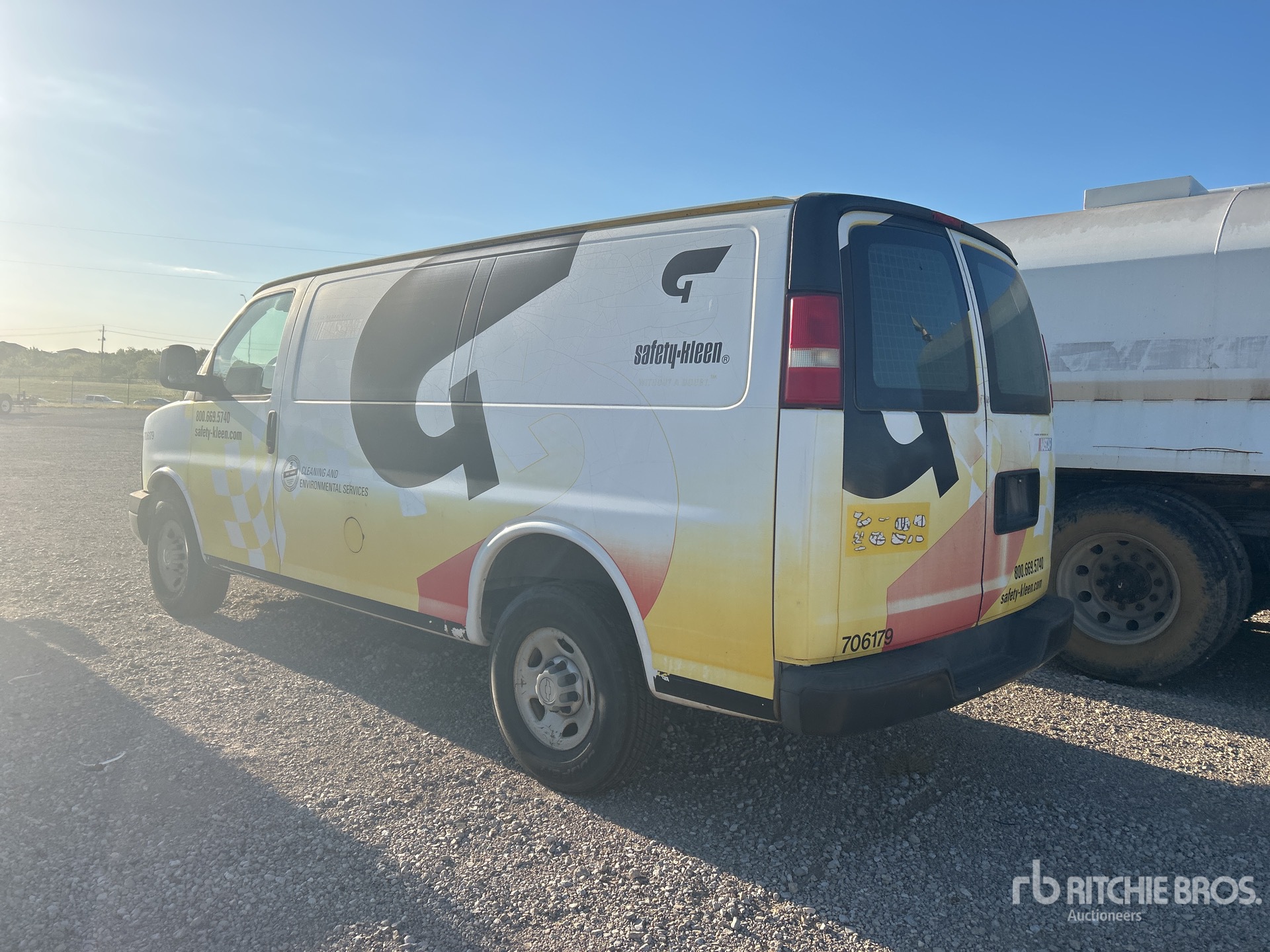 General Appearance with Picture, Left Rear Corner