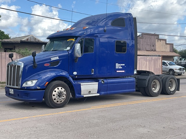 2013 Peterbilt 587 6x4 T/A Sleeper Truck Tractor