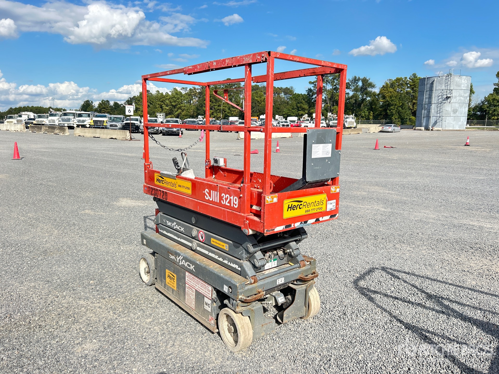 General Appearance with Picture, Right Front Corner