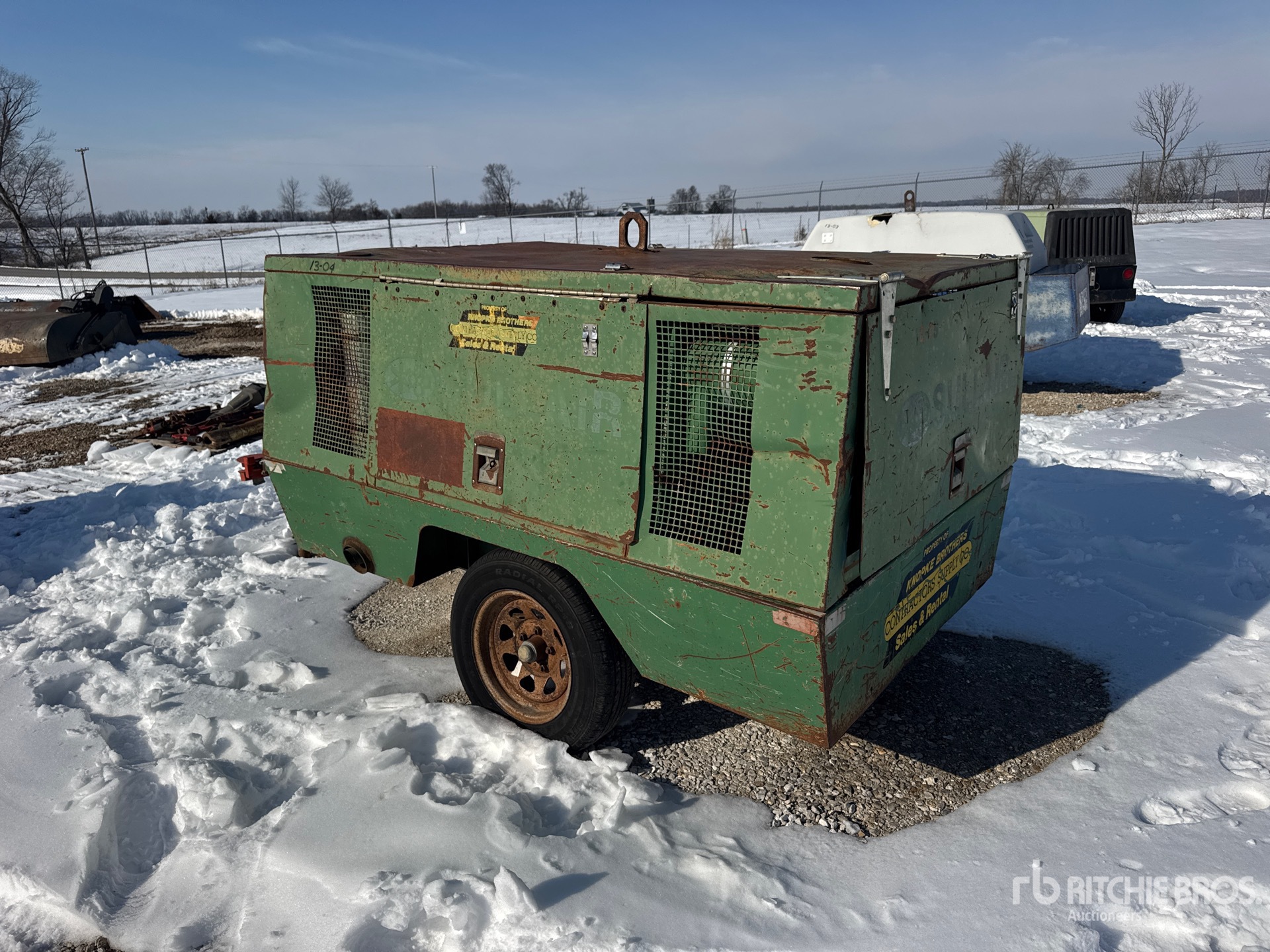 General Appearance with Foto, angolo posteriore sinistro