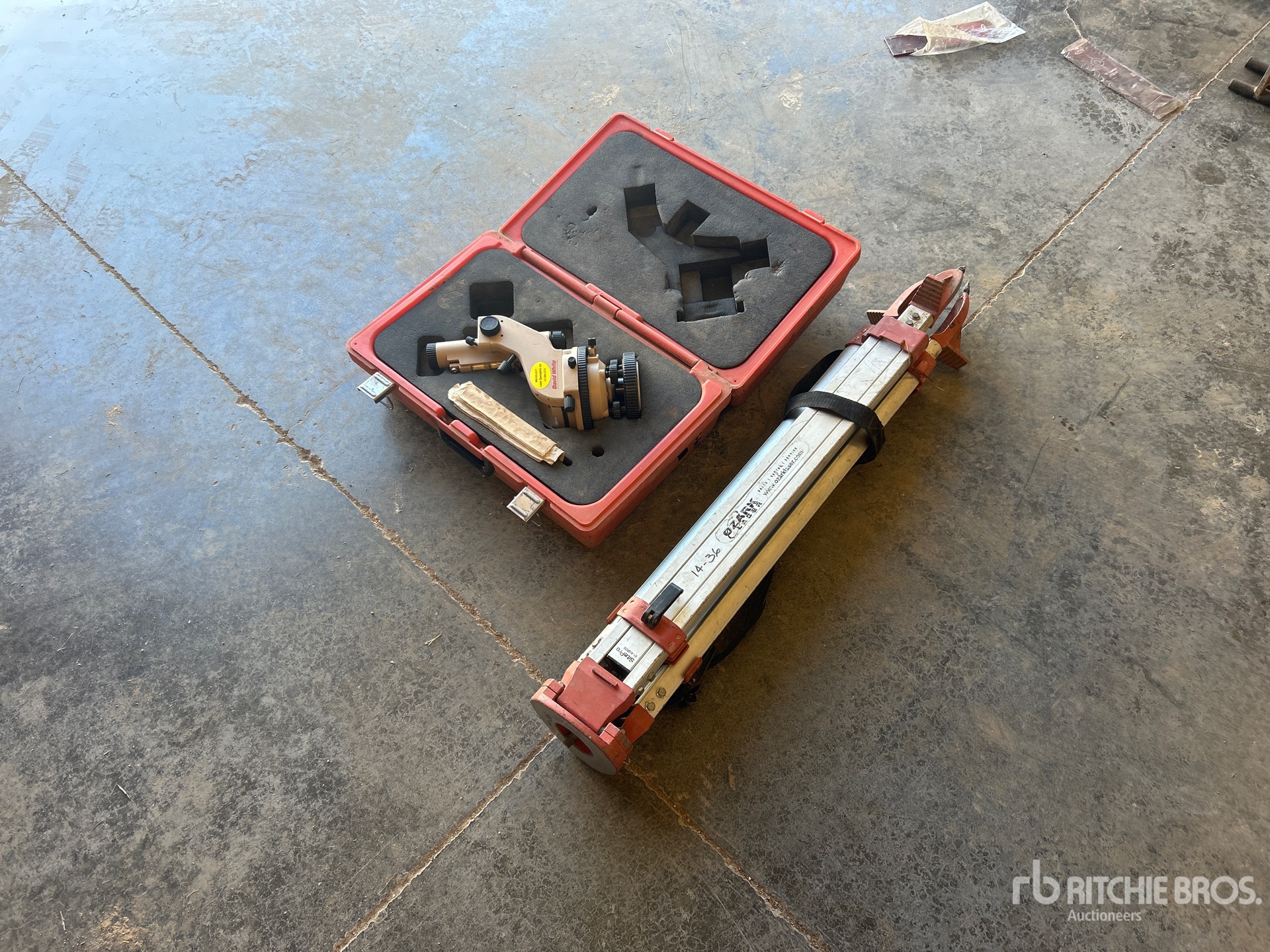 General Appearance with Image, coin avant droit