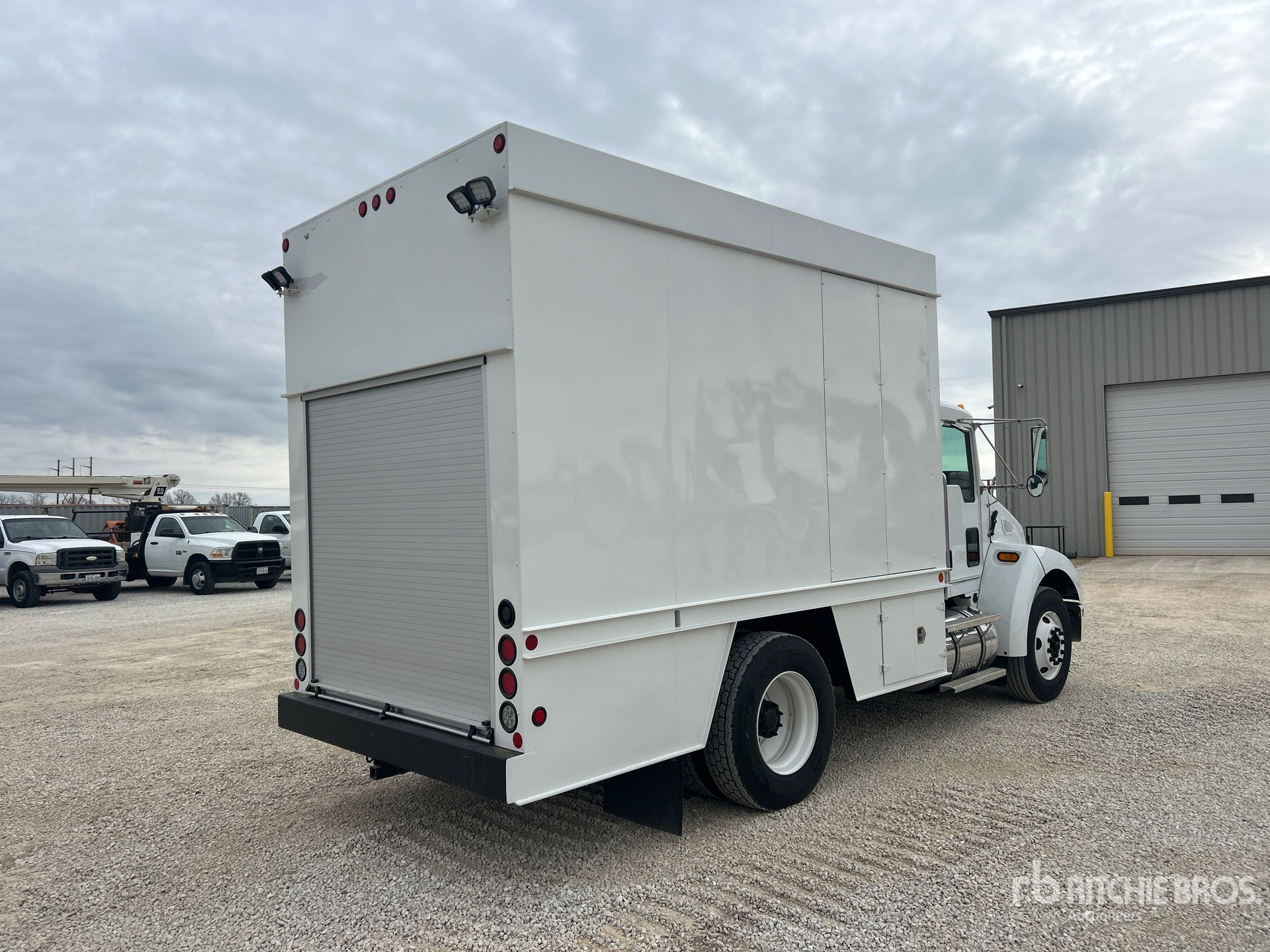 General Appearance with Imagen: esquina trasera derecha