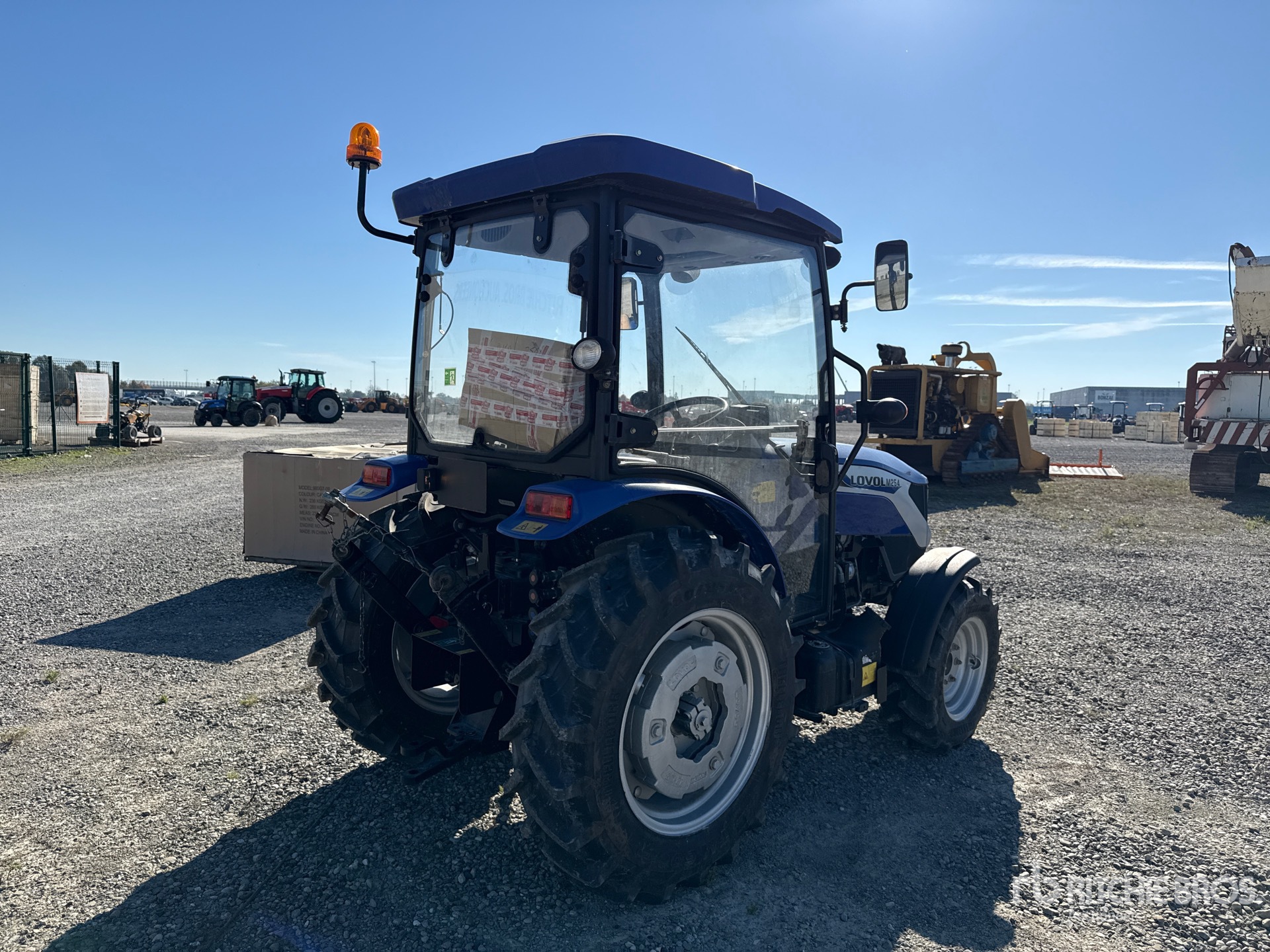 General Appearance with Foto, angolo anteriore sinistro