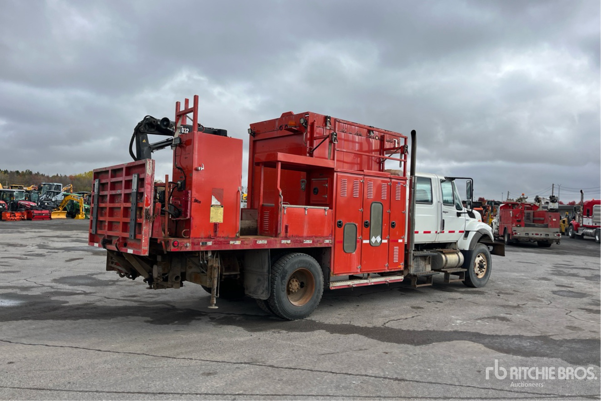 General Appearance with Picture, Right Rear Corner