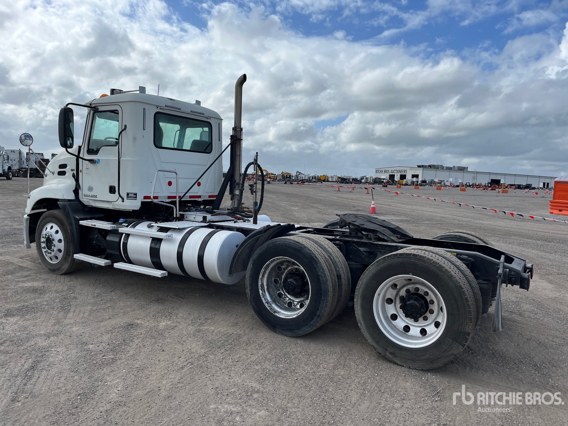 General Appearance with Imagen: esquina trasera izquierda