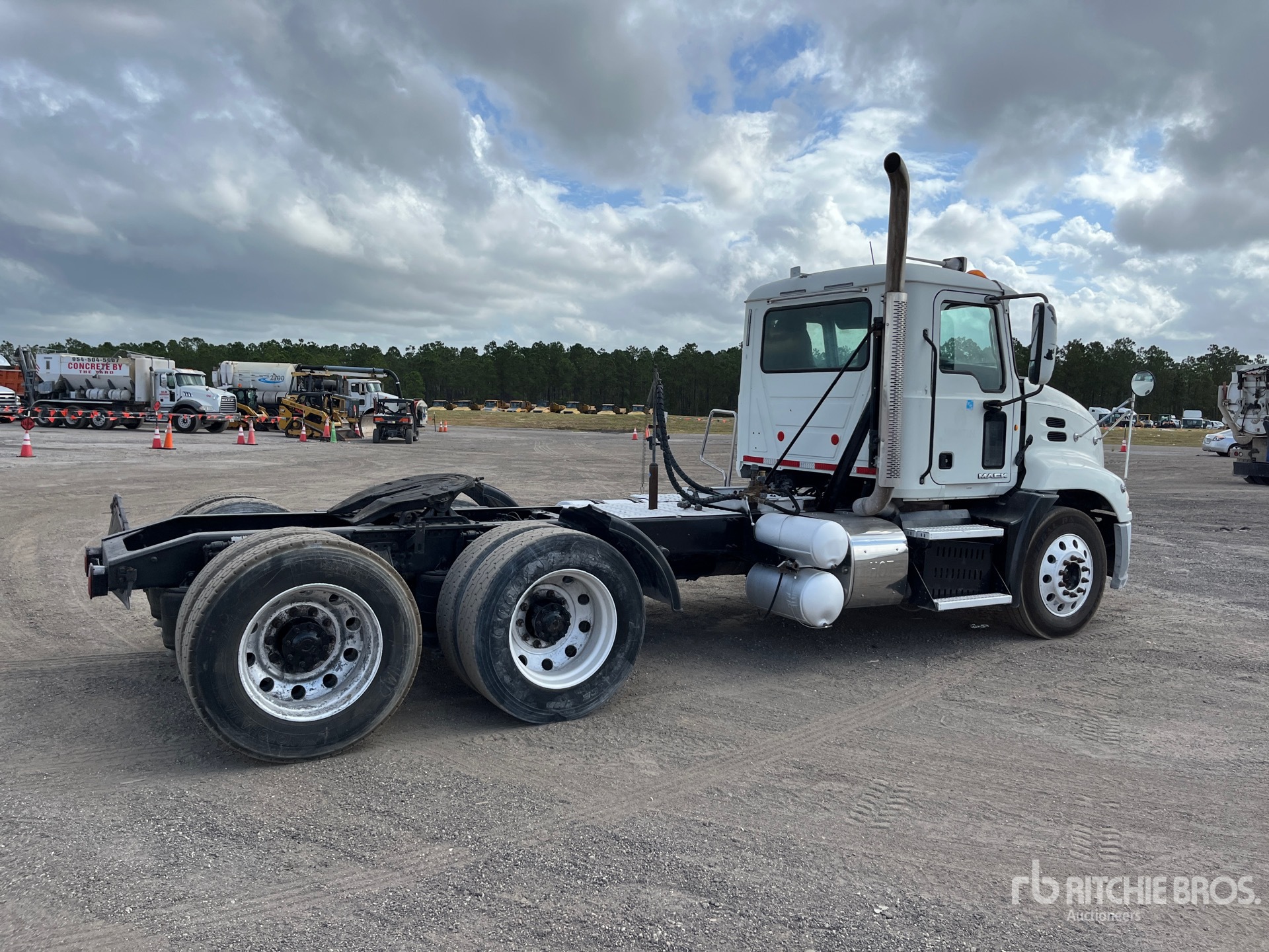 General Appearance with Imagen: esquina trasera derecha