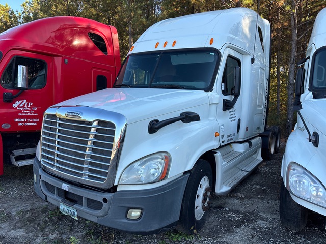 2012 Freightliner Cascadia 125 6x4 T/A Sleeper Truck Tractor (Inoperable) 2012 Freightliner Cascadia 125 6x4 T/A Sleeper Truck Tractor (Inoperable)
